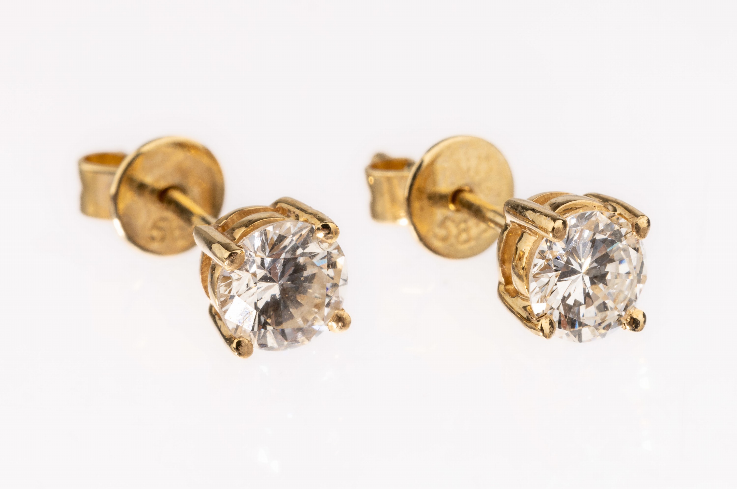 Paar 14 kt Gold Brillant-Ohrstecker, GG 585/000, 2 Brillanten zus. ca. 0.73 ct Weiß- l.get.Weiß/si