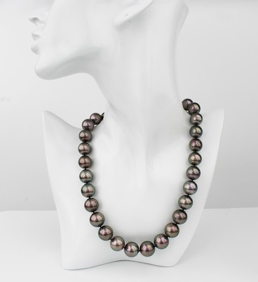 26758059a - Cultured pearl-necklace