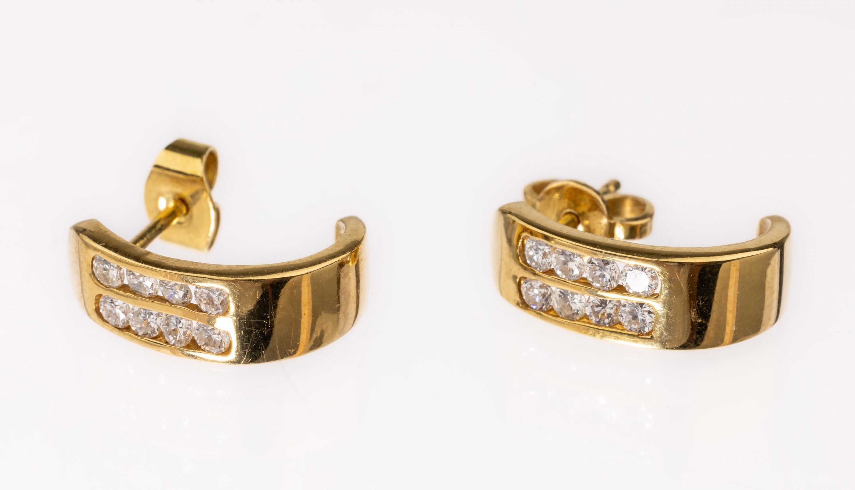 Paar 18 kt Gold Brillant-Halbcreolen, GG 750/000, 16 Brillanten zus. ca. 0.60 ct feinesWeiß-Weiß/vs-si, ca. 4.3 g
