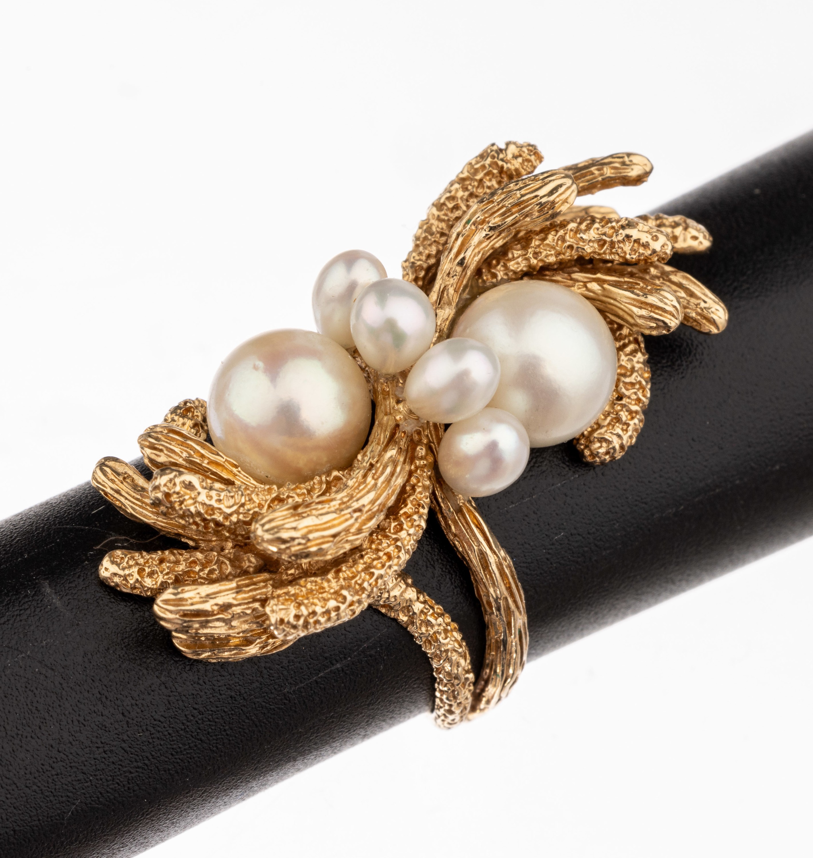 14 kt Gold Perl-Ring, GG 585/000, Oberfläche strukturiert, abstrakte Gestaltung,6 unrunde Zuchtperlen, RW 54, ca. 11.4 g