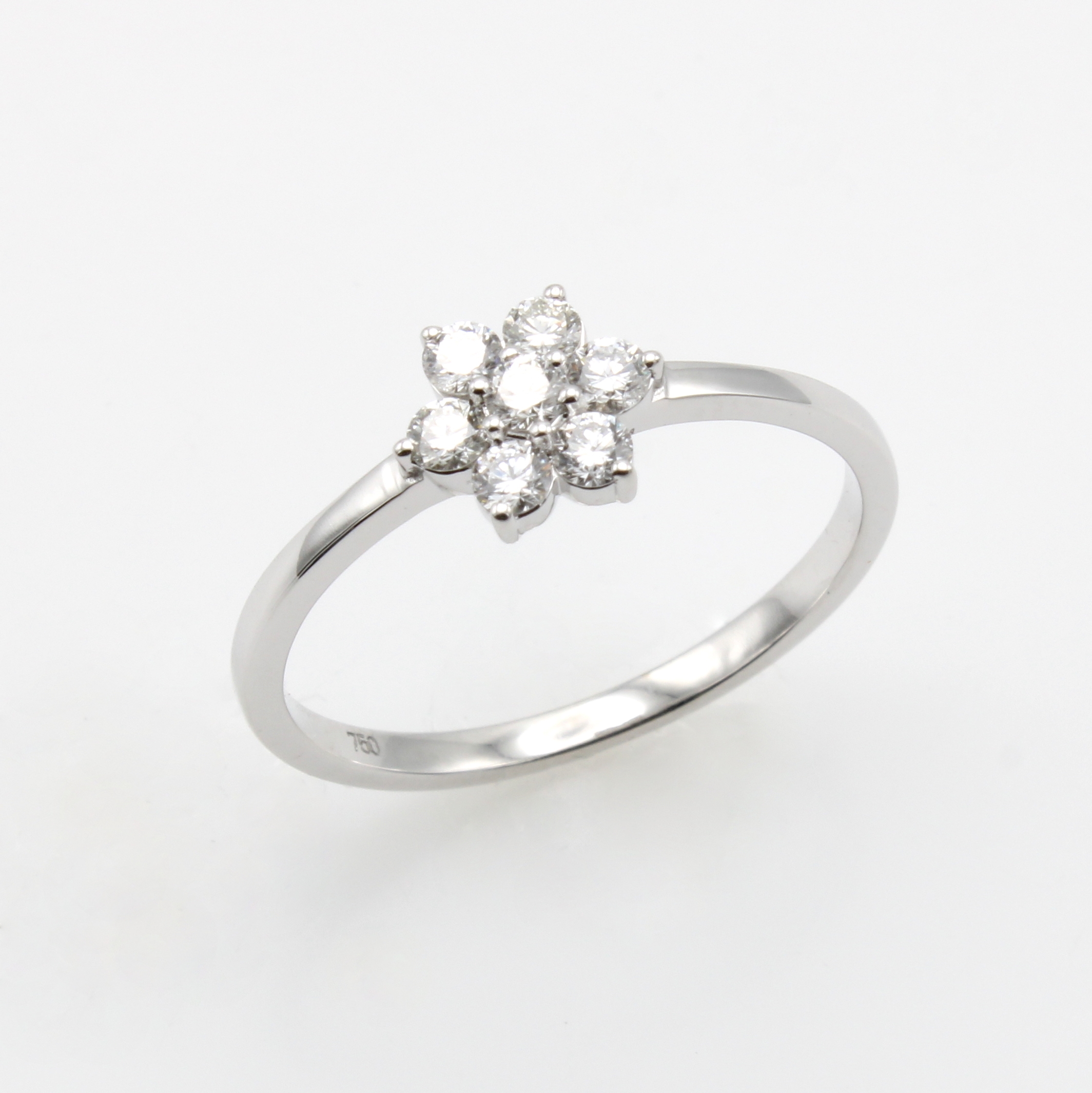 Image 26758710 - Ring mit Brillanten, WG 750/000, 7 Brill. blütenförm. gef. zus. ca. 0.28 ct feines ...