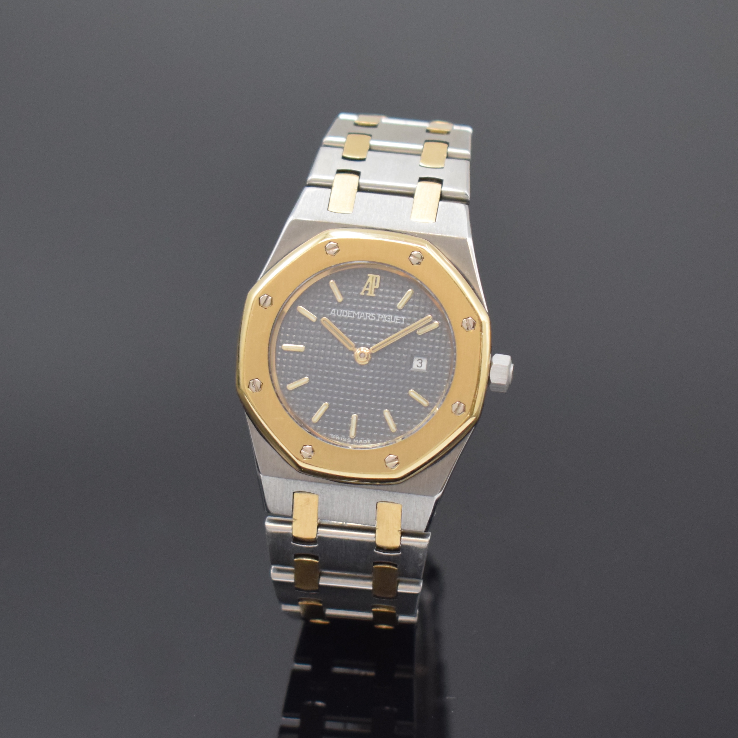 AUDEMARS PIGUET Royal Oak Armbanduhr in Stahl/Gold, Schweiz um 1990, quarz, 8-fach verschr. Geh., integr. orig. Stahl/Gold Gliederband m. Faltschl., ...