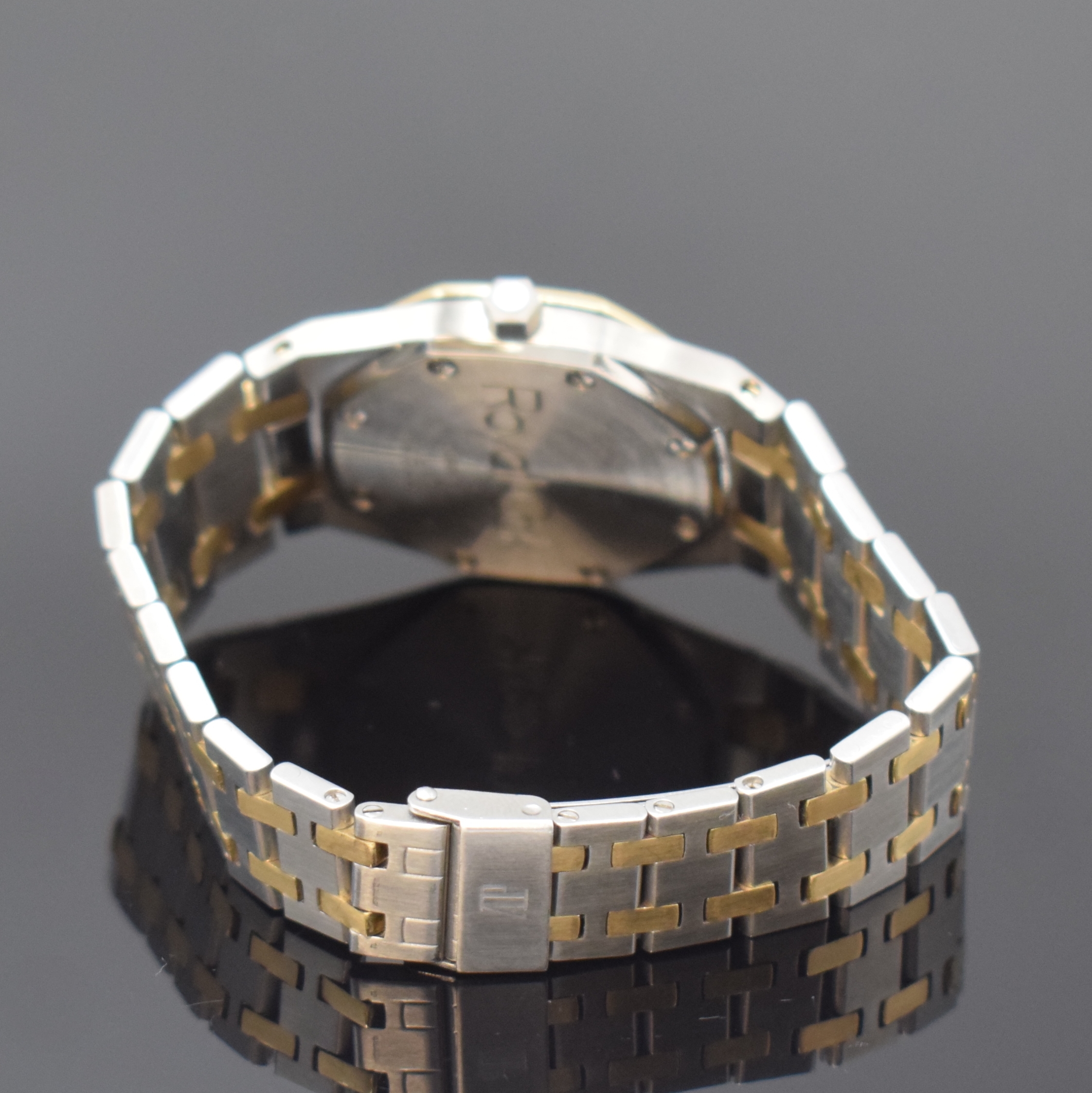 Detail b: AUDEMARS PIGUET Royal Oak Armbanduhr in Stahl/Gold, Schweiz um 1990, quarz, 8-fach verschr. Geh., integr. orig. Stahl/Gold Gliederband m. Faltschl., ...