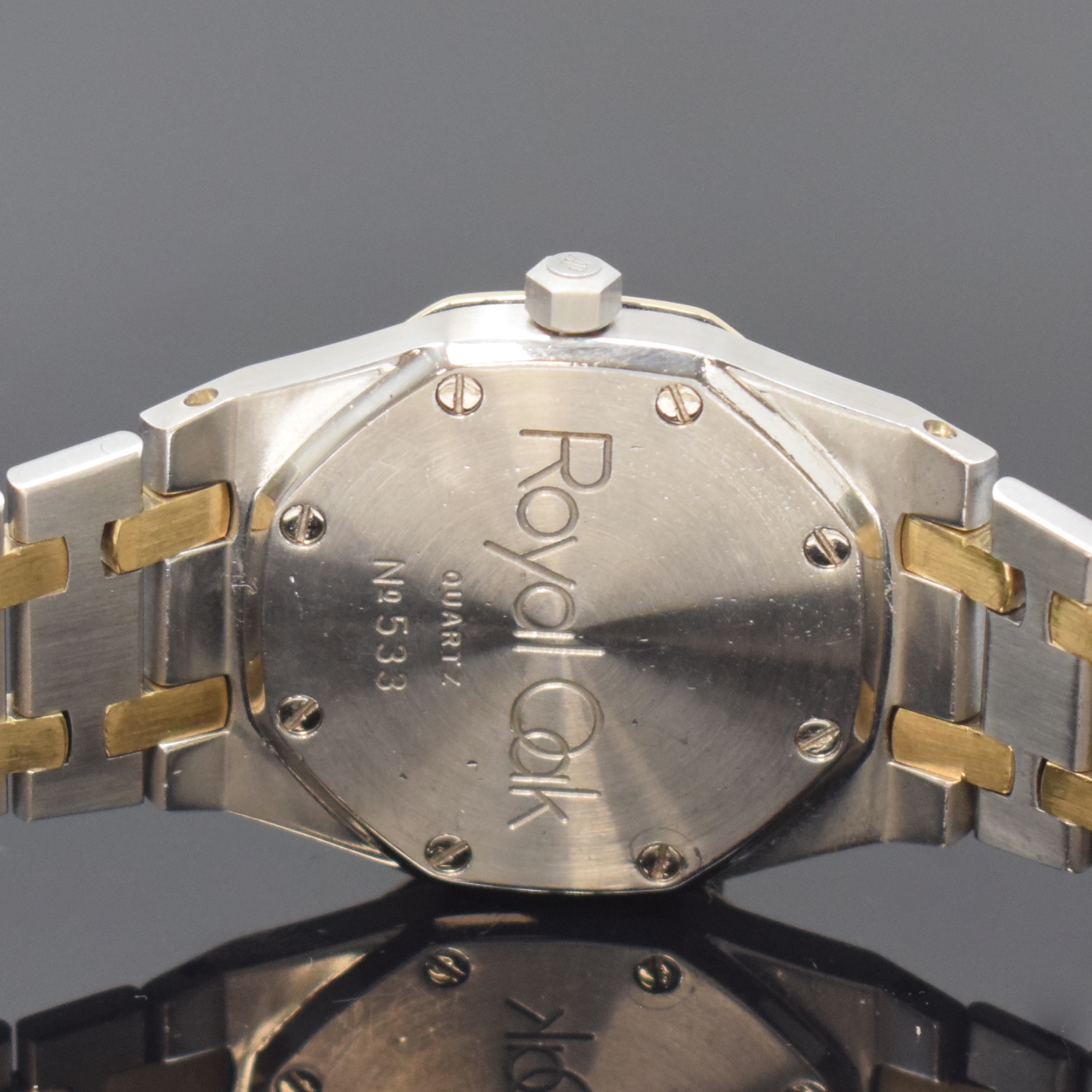 Detail d: AUDEMARS PIGUET Royal Oak Armbanduhr in Stahl/Gold, Schweiz um 1990, quarz, 8-fach verschr. Geh., integr. orig. Stahl/Gold Gliederband m. Faltschl., ...