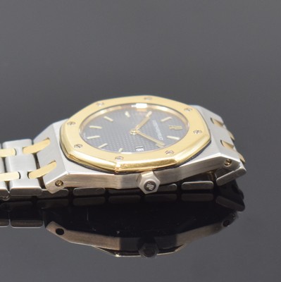26759568c - AUDEMARS PIGUET Royal Oak wristwatch in steel/gold, Switzerland around 1990, quartz, 8-times screwed down case, integrated original steel/gold bracelet with deployant clasp, gray tapestry dial with applied luminous indices, gilded luminous hands, date at 3, diameter approx. 30 mm, length approx. 17,5 cm, condition 2-3