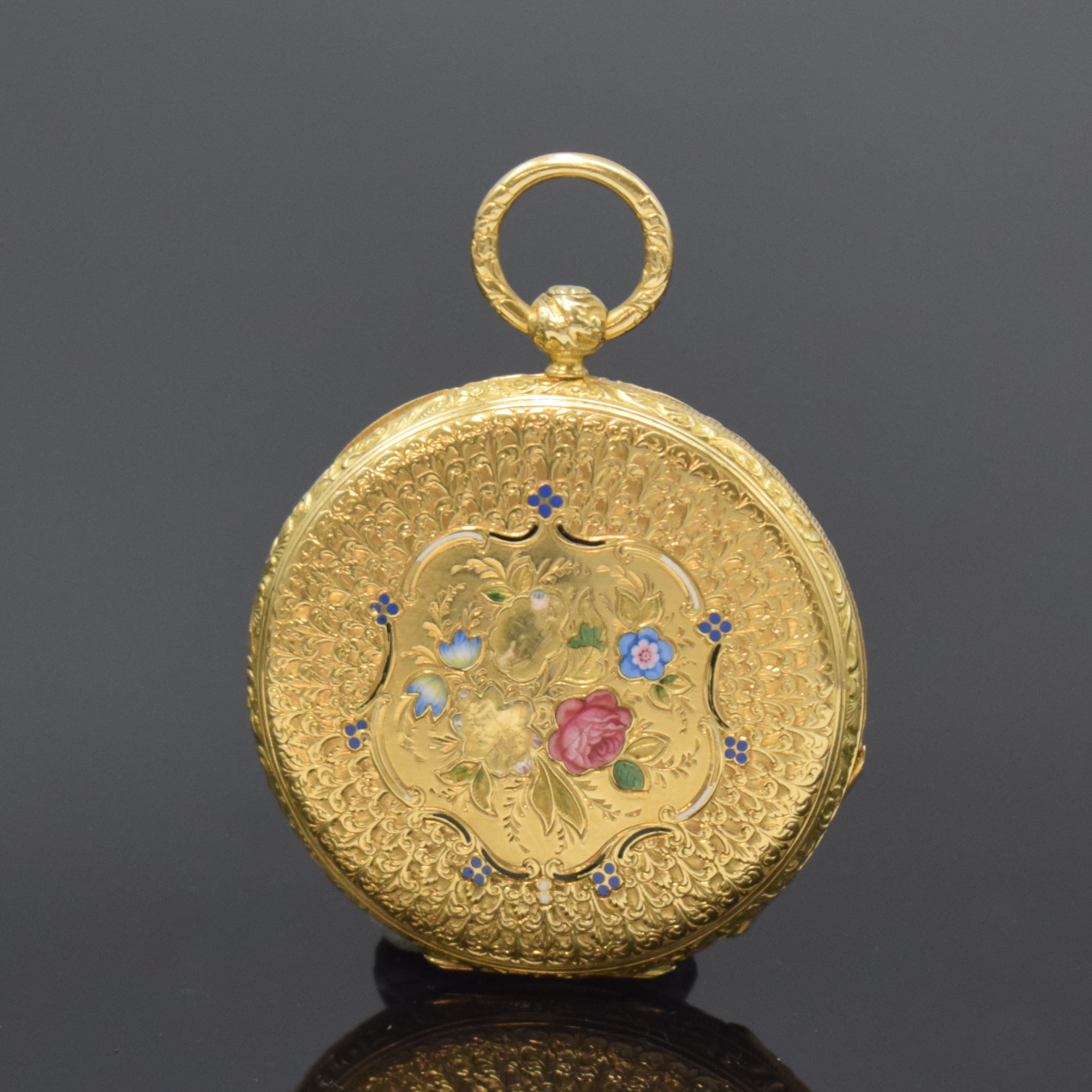Detail a: Offene Taschenuhr in GG 750/000, Schweiz um 1840, Schlüsselaufzug, voll grav. u. partiell floral emailliertes 2-Deckel-Goldgeh., Email besch., ...
