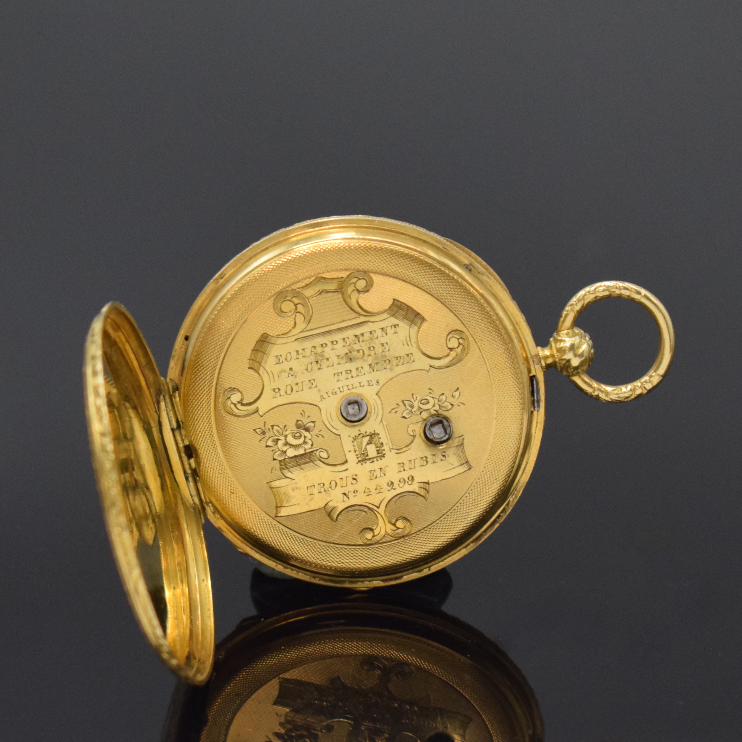 Detail c: Offene Taschenuhr in GG 750/000, Schweiz um 1840, Schlüsselaufzug, voll grav. u. partiell floral emailliertes 2-Deckel-Goldgeh., Email besch., ...