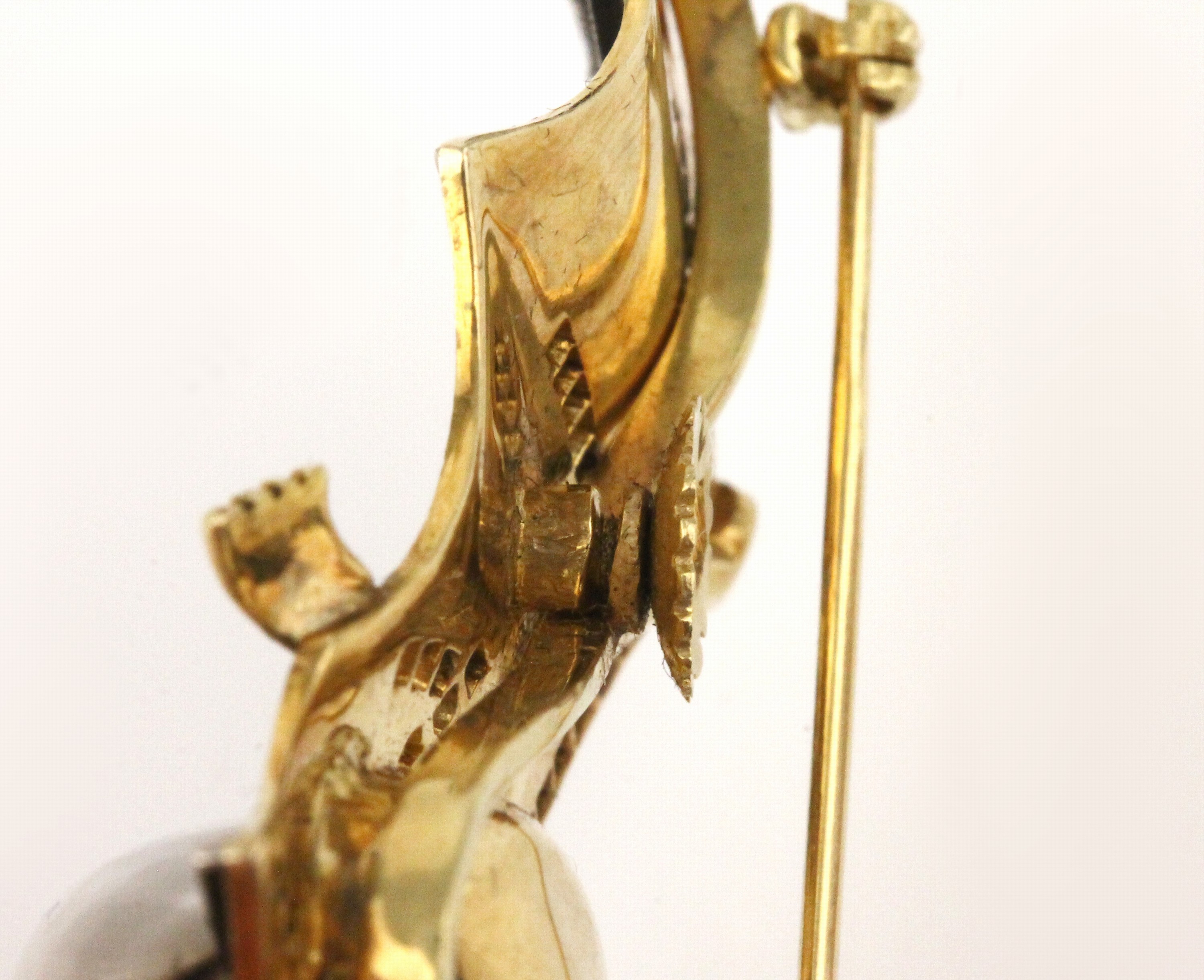 Detail d: 18 kt Gold Diamant-Perl-Brosche "Fledermaus", GG 750/000, qualitätvolle Verarbeitung, Fledermaus mit gespreizten Flügeln, mit hellblauem ...
