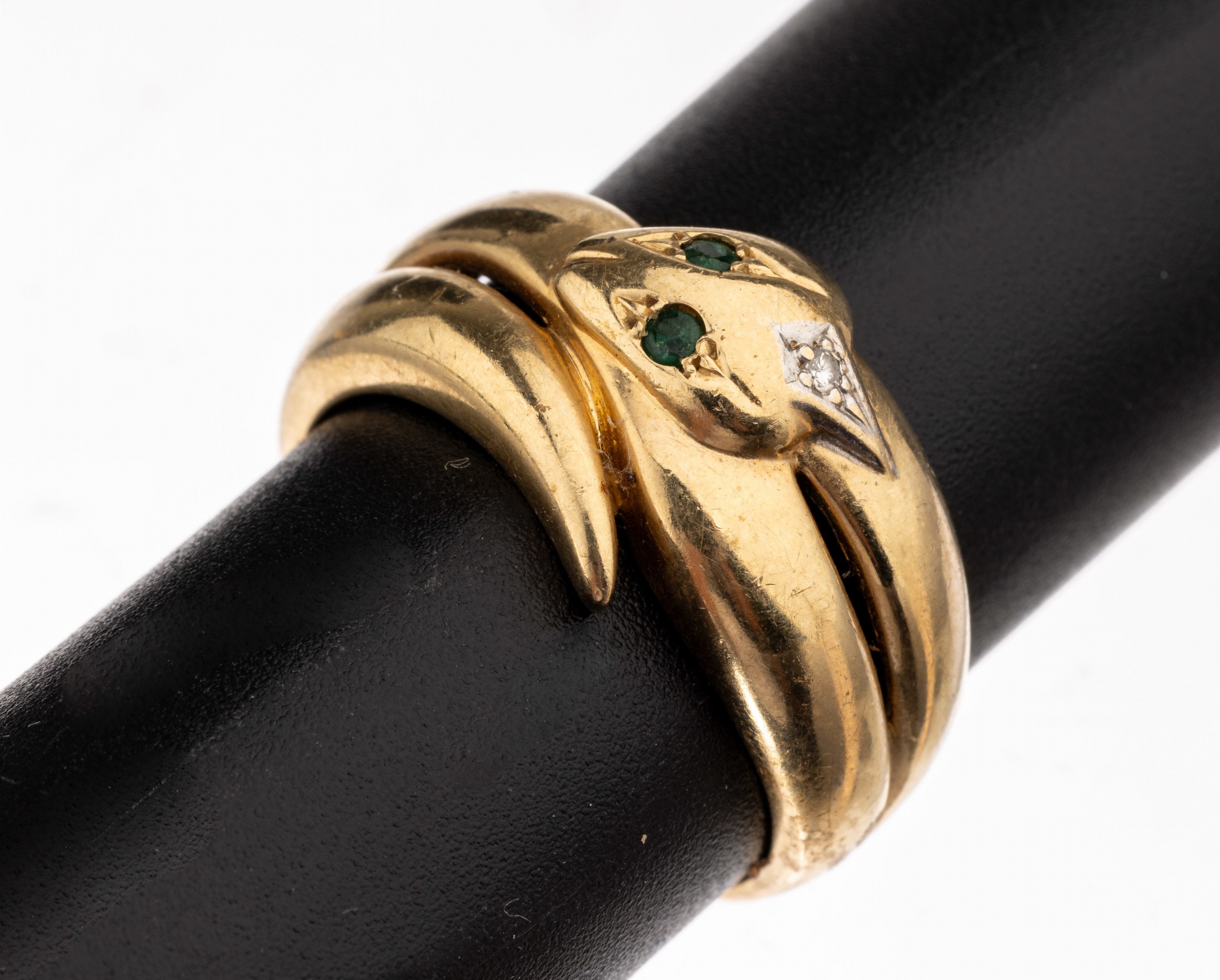 14 kt Gold Smaragd-Brillant-Schlangenring, GG 585/000, Augen 2 kl. rundfacett. Smaragde, 1 kl. Brillant, RW 61, ca. 7.4 g