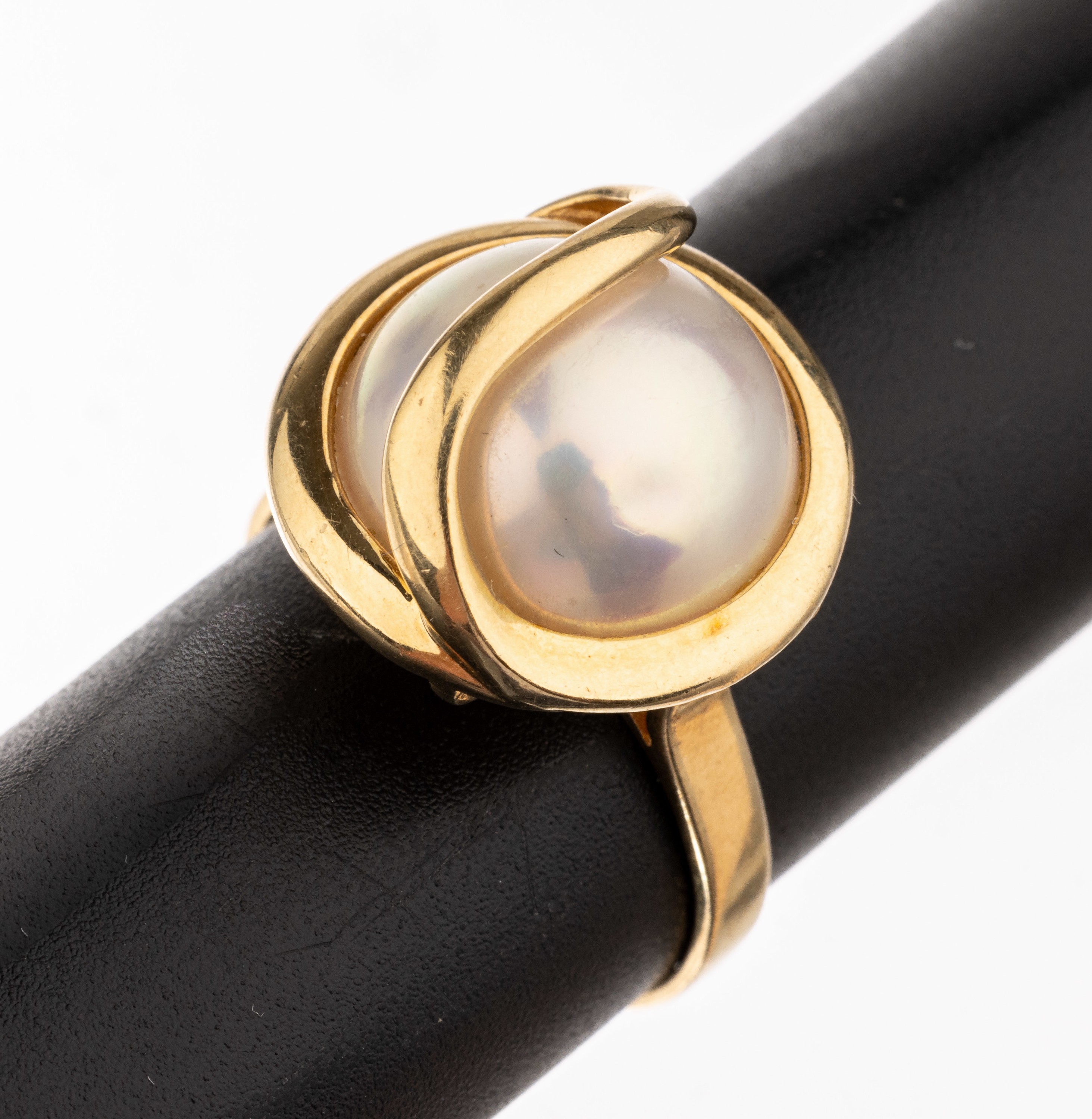 14 kt Gold Perl-Ring, GG 585/000, runder Ringkopf mit Mabeperle, RW 61, ca. 7.1 g