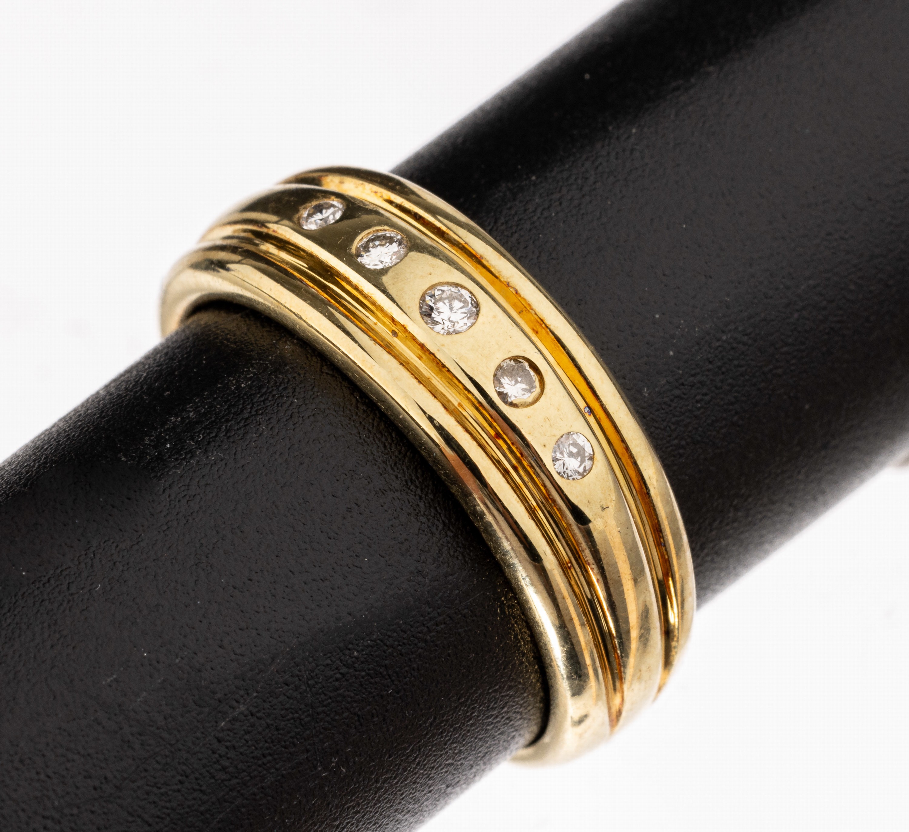 14 kt Gold Brillant-Ring, GG 585/000, 5 Brillanten zus. ca. 0.11 ct Weiß/si, RW 56, ca. 4.5 g