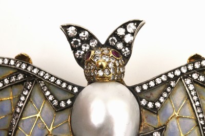 26759742a - 18 kt gold diamond-pearl-brooch "bat", YG 750/000
