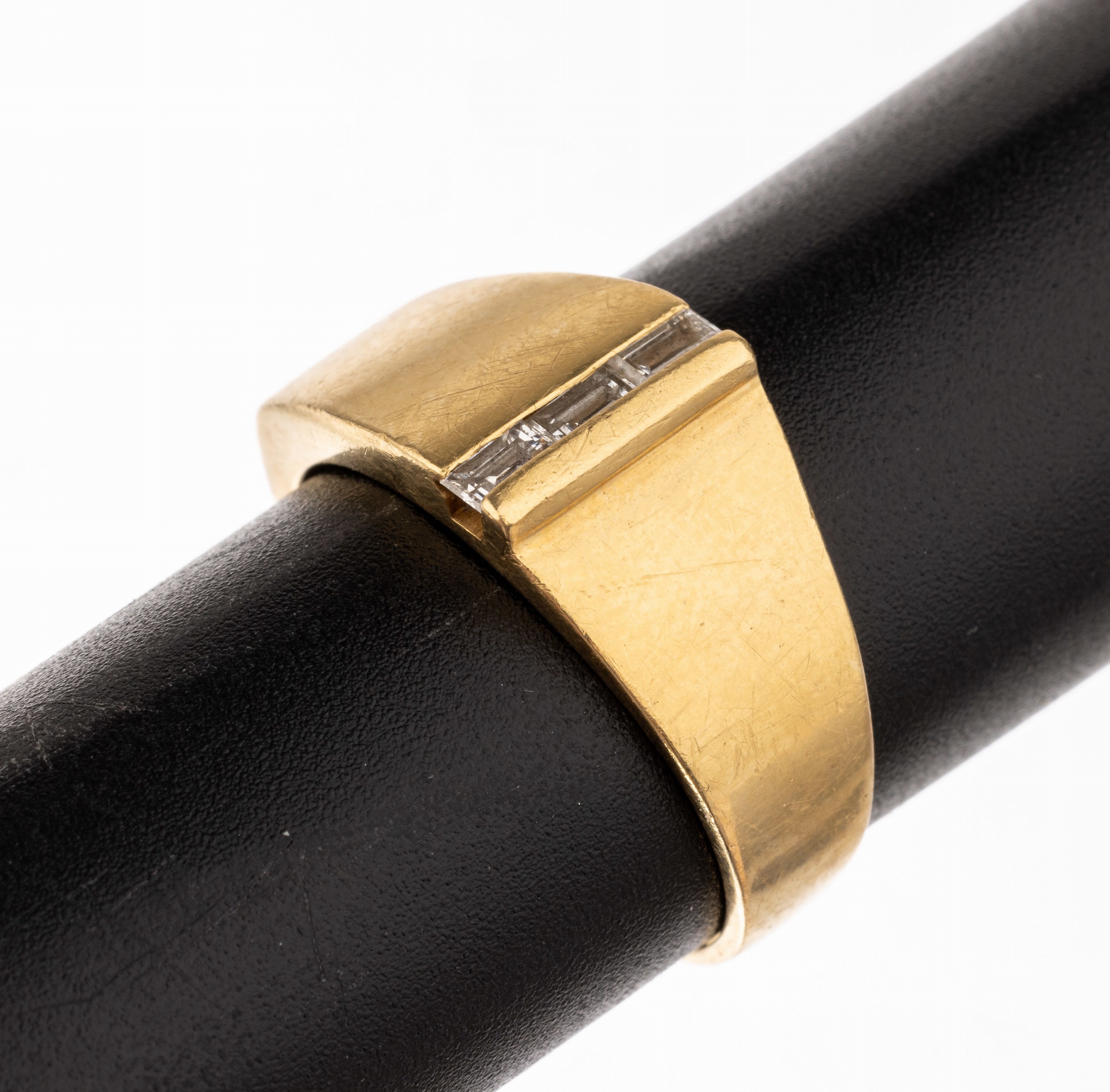 18 kt Gold Diamant-Ring, GG 750/000, 3 Diamantbaguettes zus. ca. 0.27 ct Weiß/si, Meistermarke Emil Hasenfratz, RW 62, ca. 10.4 g