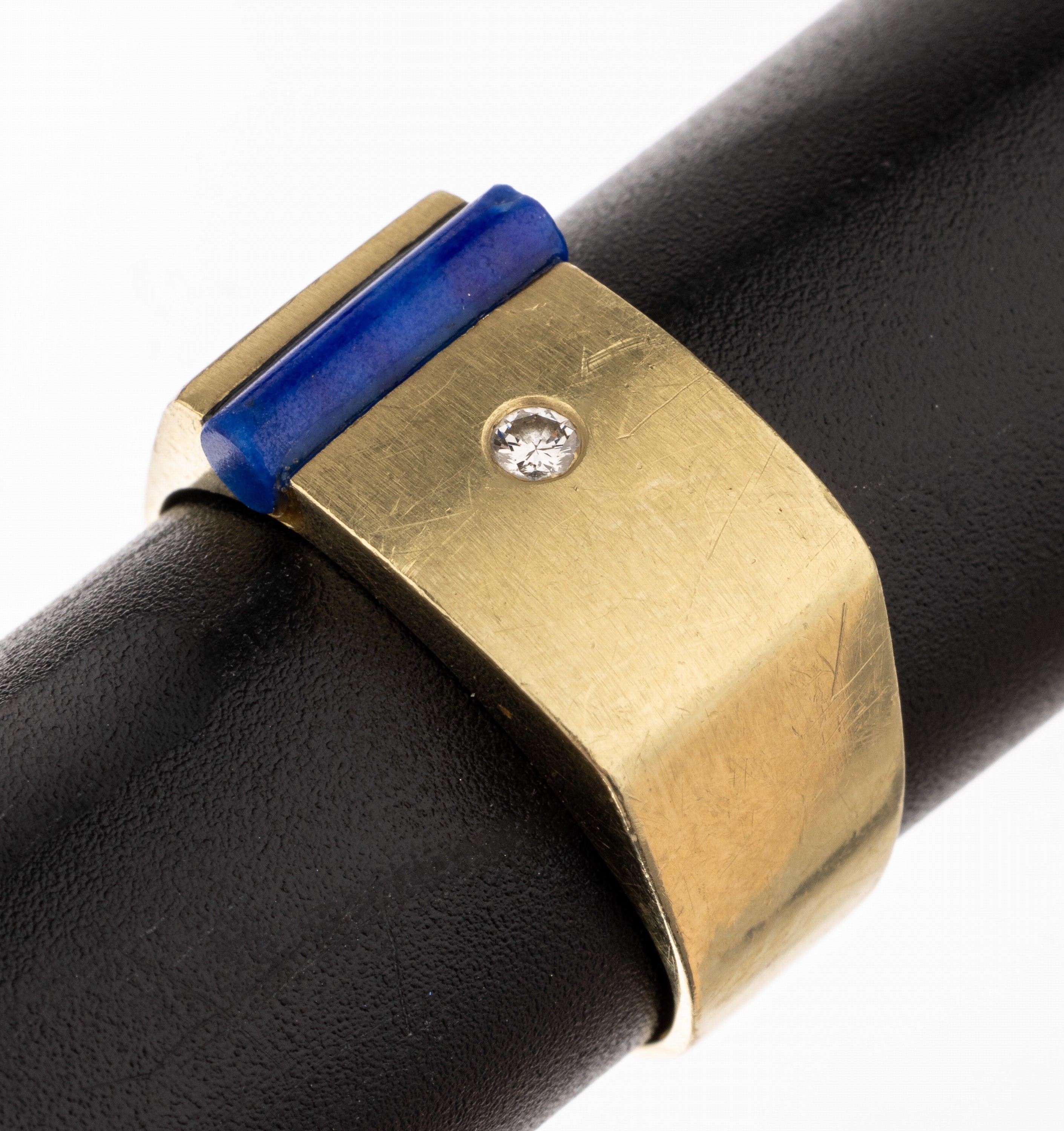 14 kt Gold Lapislazuli-Brillant-Ring, GG 585/000, 1 Brillant ca. 0.06 ct Weiß/si, Lapislazulistab, RW 61, ca. 7.6 g