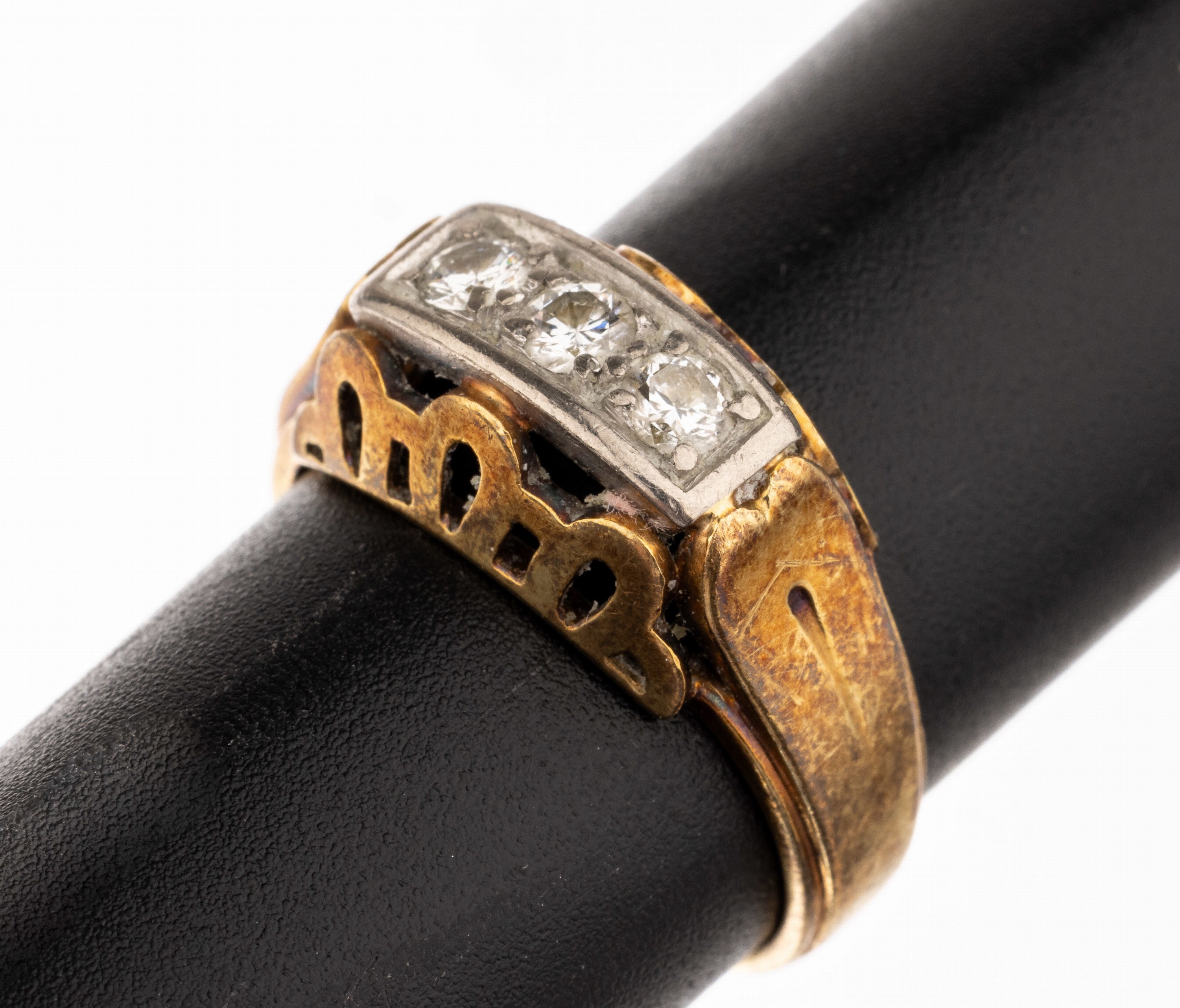 14 kt Gold Brillant-Ring, GG/WG 585/000, 3 in WG gefasste Brillanten zus. ca. 0.30 ct Weiß/vs-si, RW 55, ca. 6.3 g