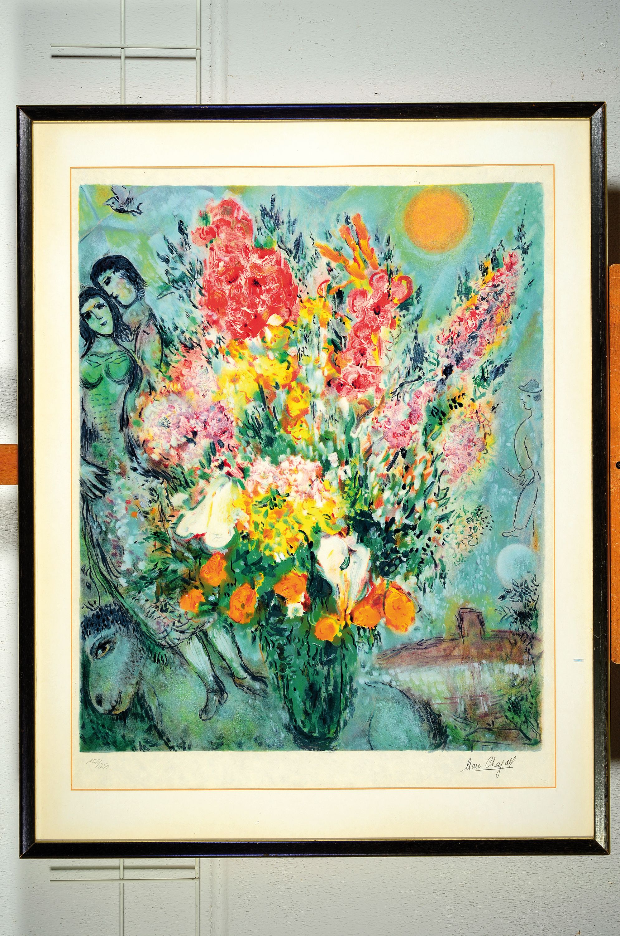 Detail k: Marc Chagall 1887-1985, Farblithographie aufJapan, Blumenbouquet, um 1981, Stempelsignaturund nummeriert Ed. 152/250, unter Glas gerahmt93x73 cm