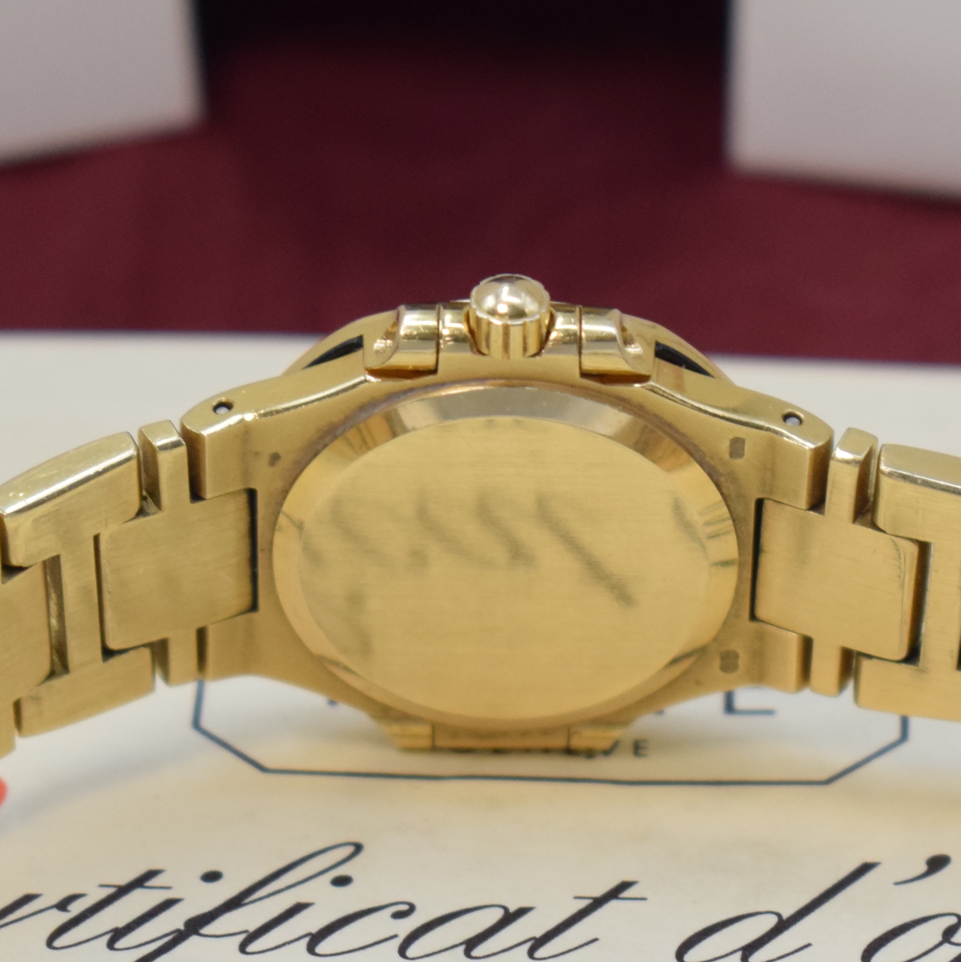 Detail e: PATEK PHILIPPE Nautilus feine Damenarmbanduhr in GG 750/000 Referenz 4700/51, quarz, seitl. über Lünette 4-fach verschr., Saphirglas, orig. ...