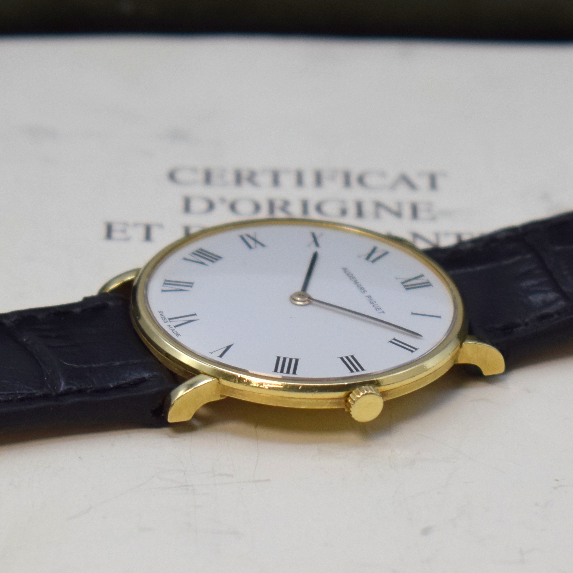 Detail d: AUDEMARS PIGUET Classic Armbanduhr in GG 750/000 Referenz BA25125, Schweiz verk. lt. beil. Zertifikat in October 1987, Handaufzug, Boden aufgedr., ...