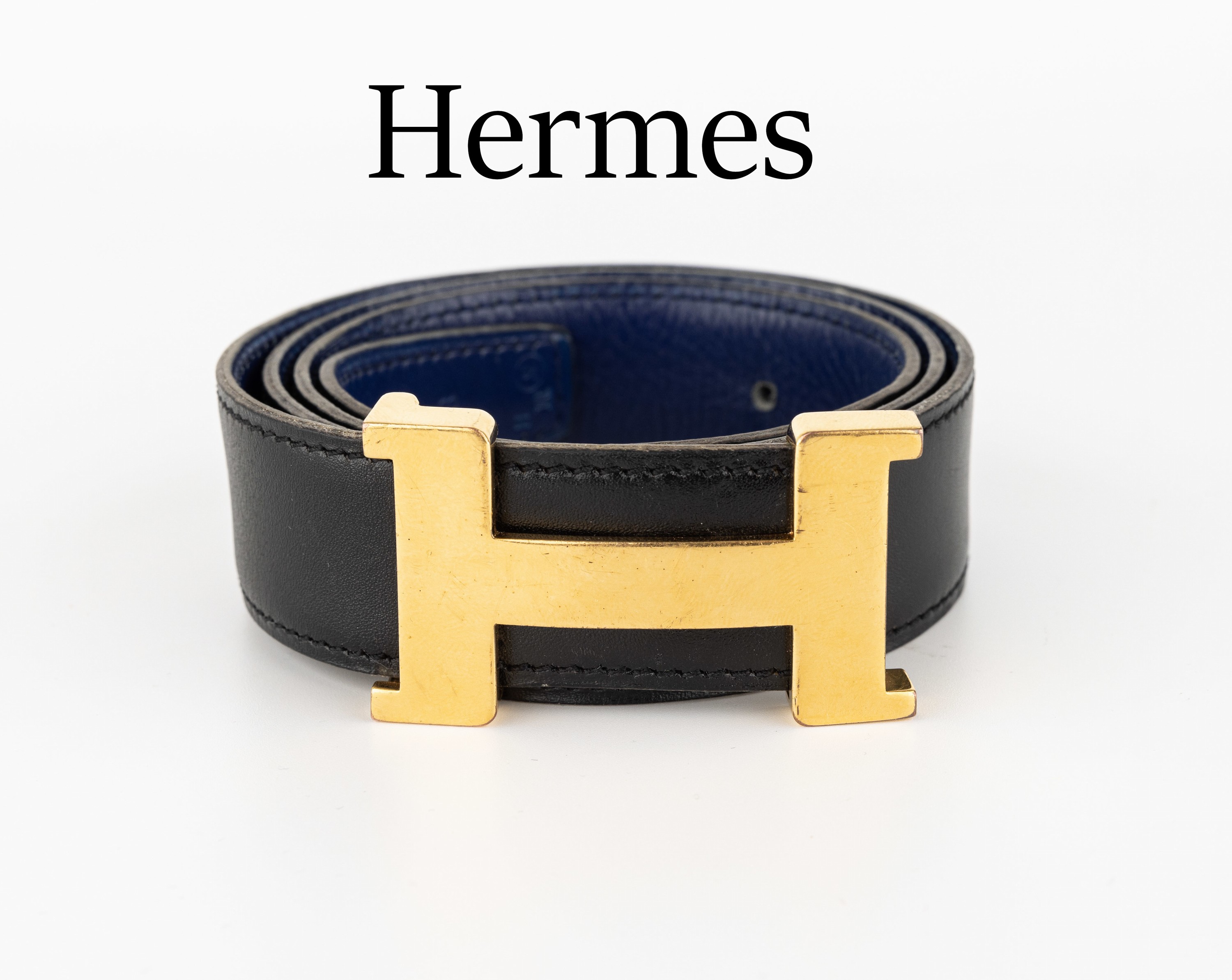 Vintage HERMES Gürtel, schwarzes Glattleder, Innenseite blaues Glattleder, goldfarb. H- Schließe, Gr. 85, B. ca. 3 cm, altersbed. Tragespuren