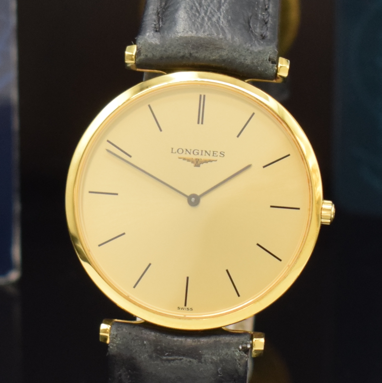 Detail a: LONGINES La Grande Classique Herrenarmbanduhr Referenz L4.709.2, Schweiz verk. lt. beil. Pap. 08/2003, quarz, Boden 6- fach verschr., neutr. ...