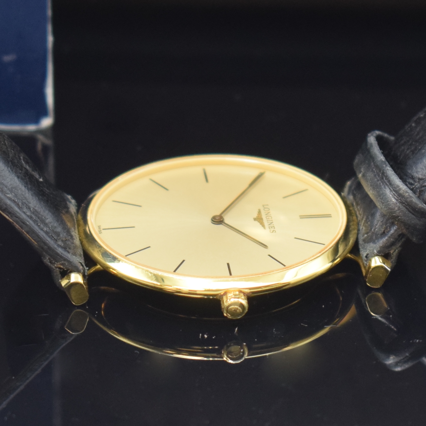 Detail b: LONGINES La Grande Classique Herrenarmbanduhr Referenz L4.709.2, Schweiz verk. lt. beil. Pap. 08/2003, quarz, Boden 6- fach verschr., neutr. ...