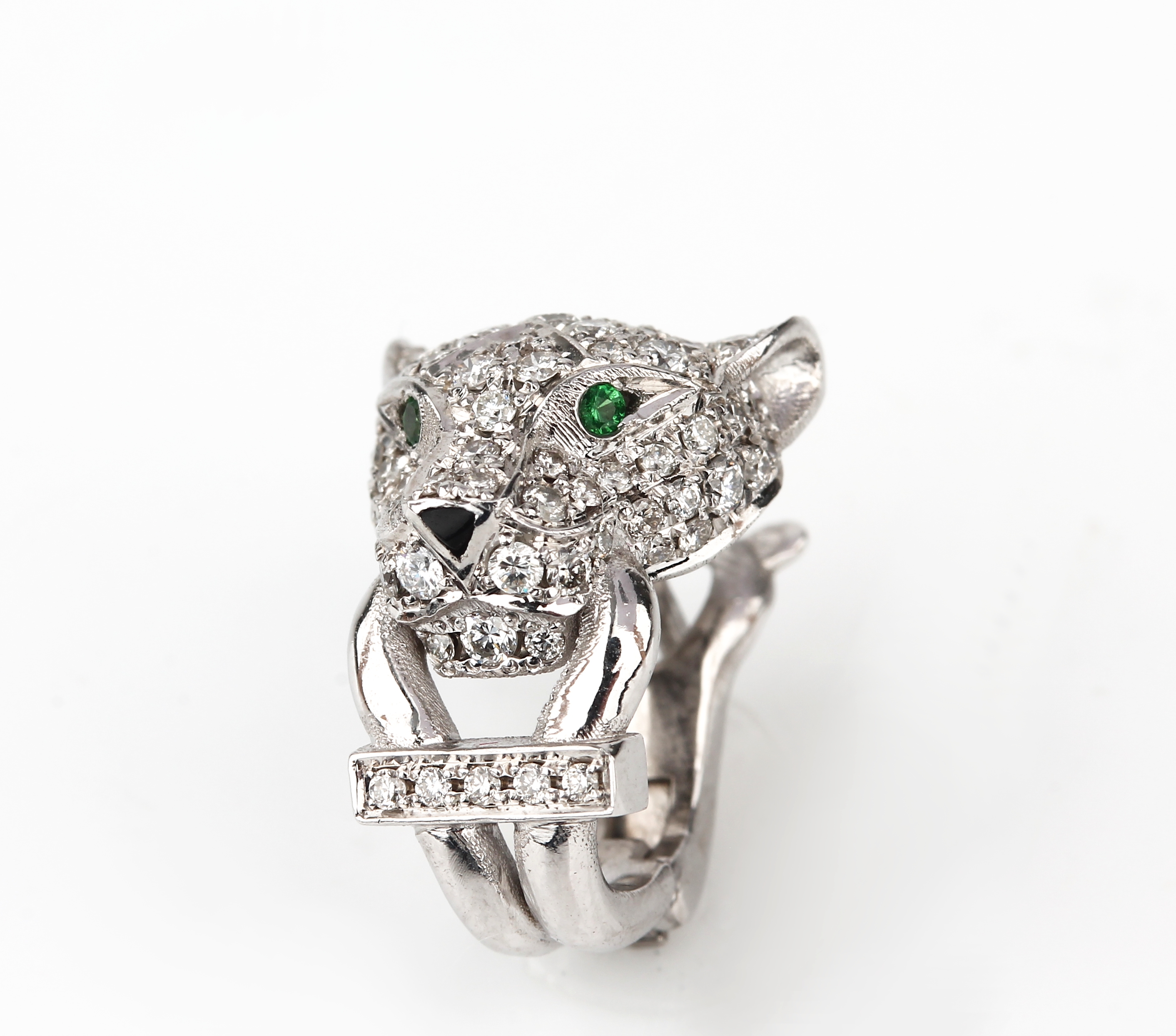 Detail b: Paar 18 kt Gold PANTHERE DE CARTIER Brillant- Smaragd-Ohrstecker, WG 750/000, plastische Pantherköpfe, Brillanten zus. ca. 1.60 ct feines ...