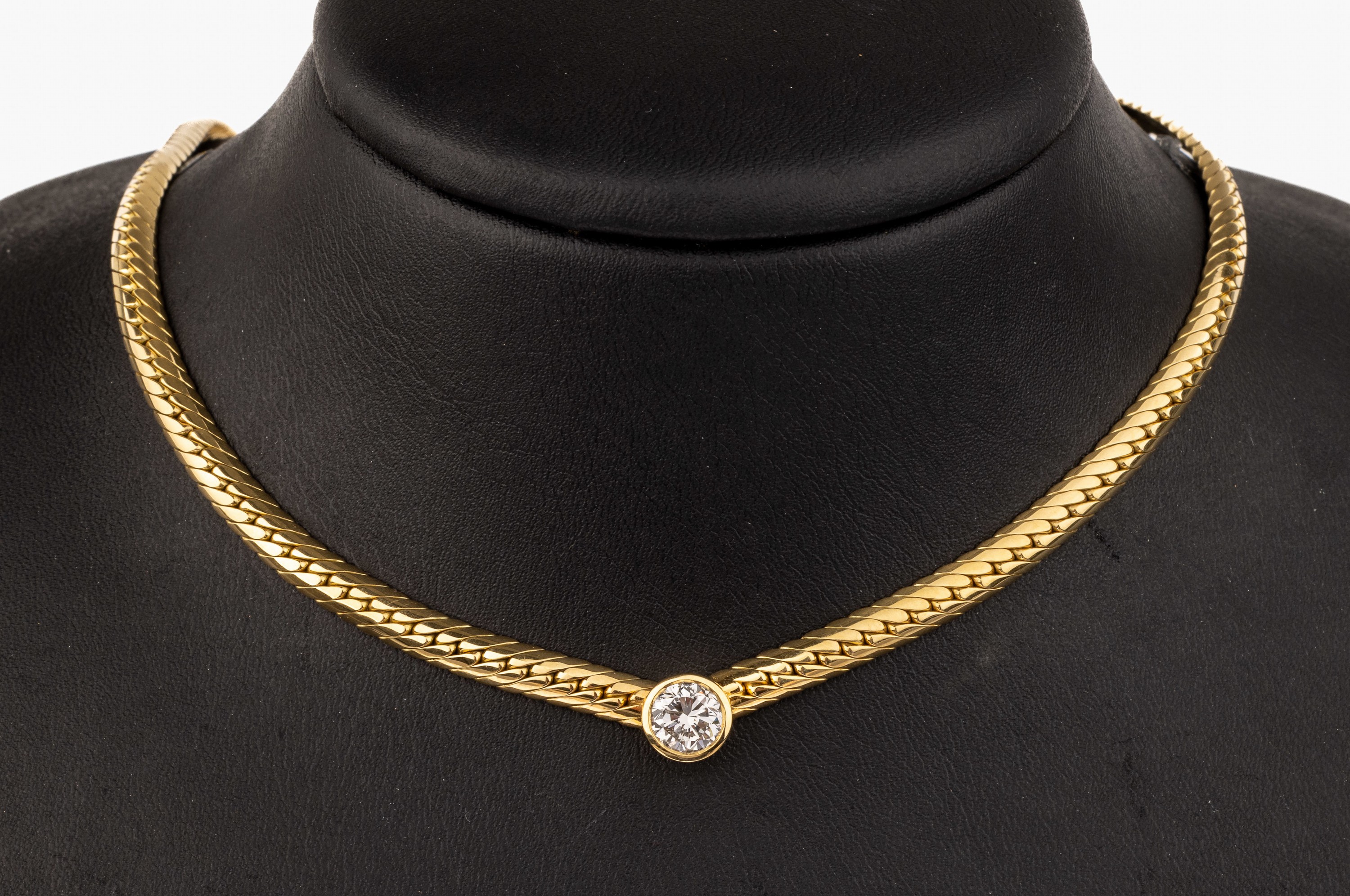18 kt Gold Brillant-Collier, GG 750/000, schlicht, 1 Brillant ca. 1.00 ct Weiß/vs, L. ca. 43 cm, Kastenschloss mit 2 Sicherheitsachten, ca. 42.1 g