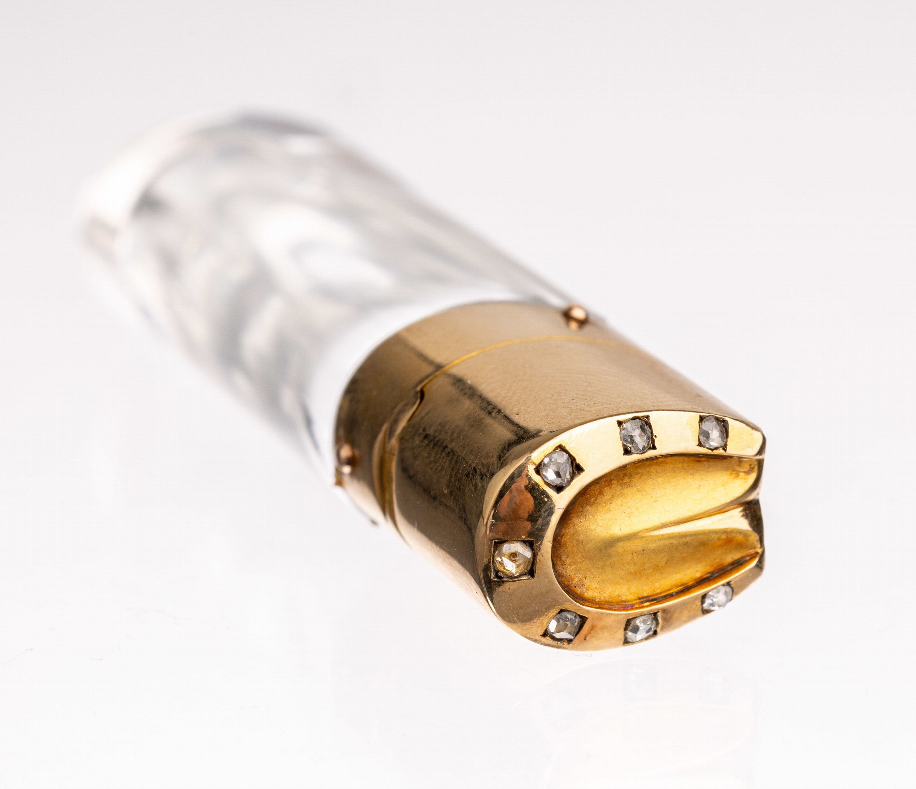 Detail b: Parfumflakon mit 18 kt Gold Diamant-Montur, GG 750/000, Korpus Glas, Deckel in Form eines Pferdehufs mit 7 Diamantrosen, H. ca. 5.8 cm