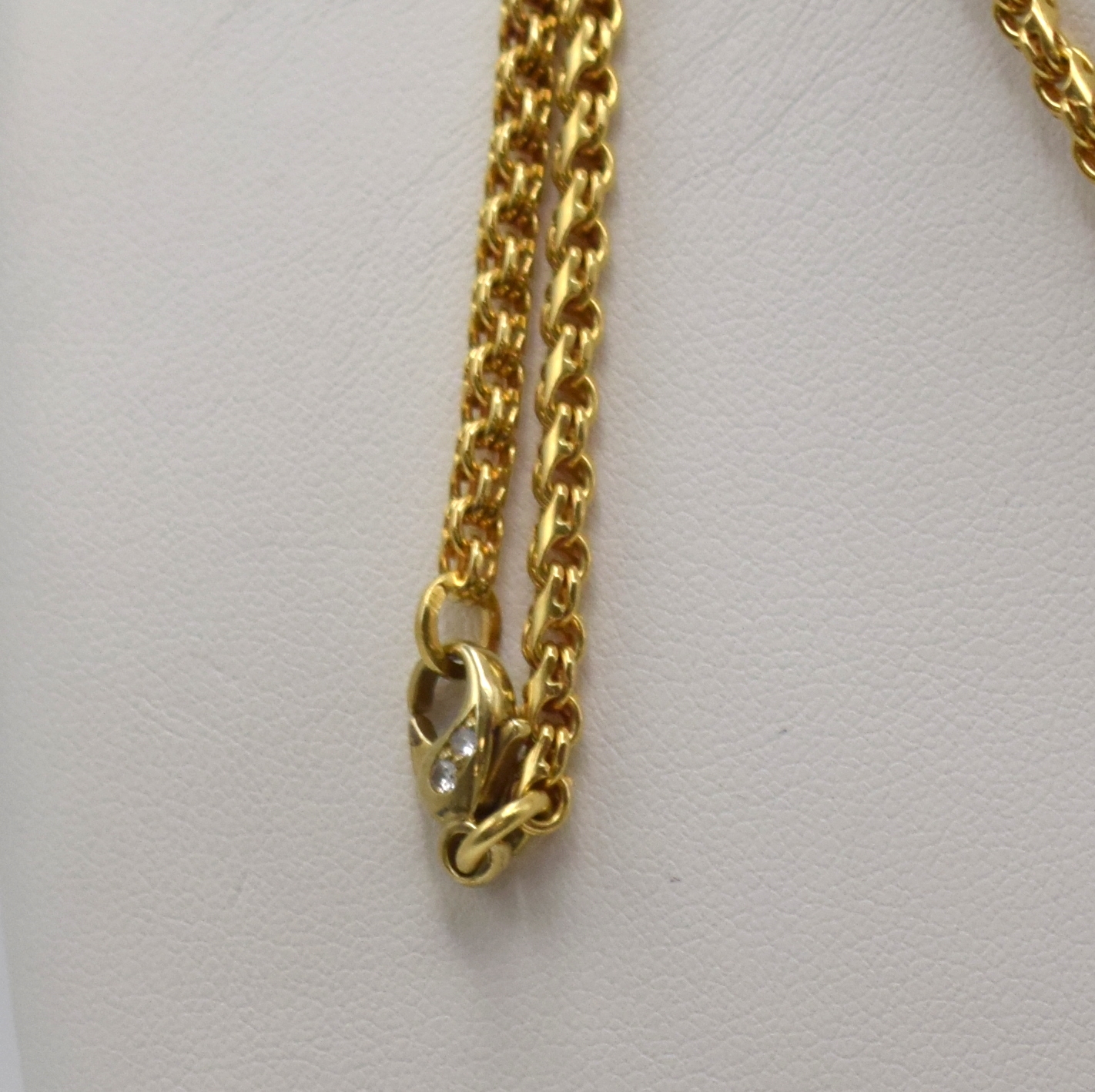 Detail c: CORUM Golden Bridge sehr seltene Anhängeuhr in GG 750/000 mit Brillanten, Schweiz um 1990, Handaufzug, 4-fach verschr. Geh. an Kette (teilw. m. ...