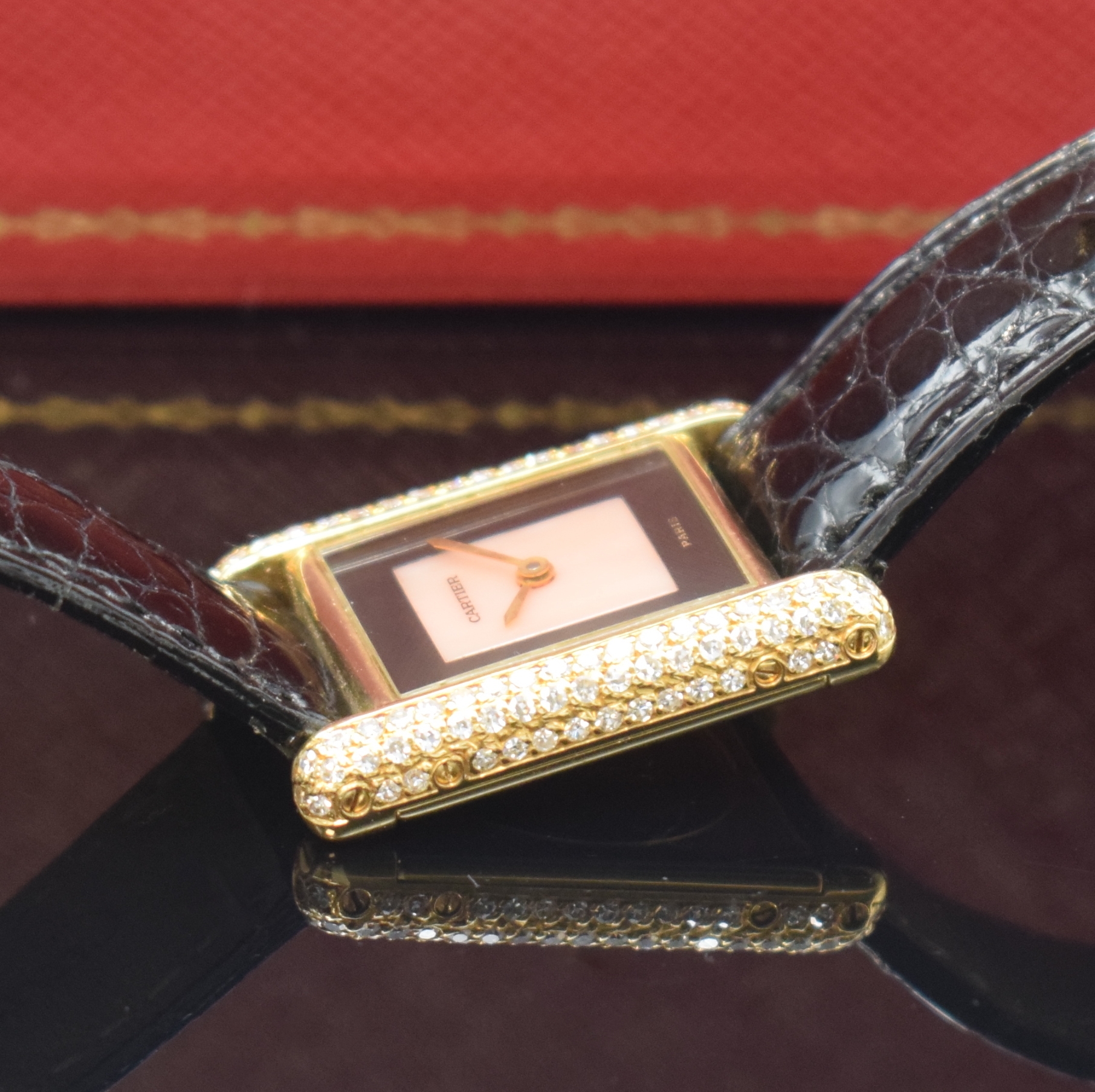Detail d: CARTIER Tank sehr seltene Damenarmbanduhr in GG 750/000 mit Diamanten, Schweiz um 1985, Handaufzug, Geh. seitl. 4-fach verschr., Schmuckkrone, orig. ...