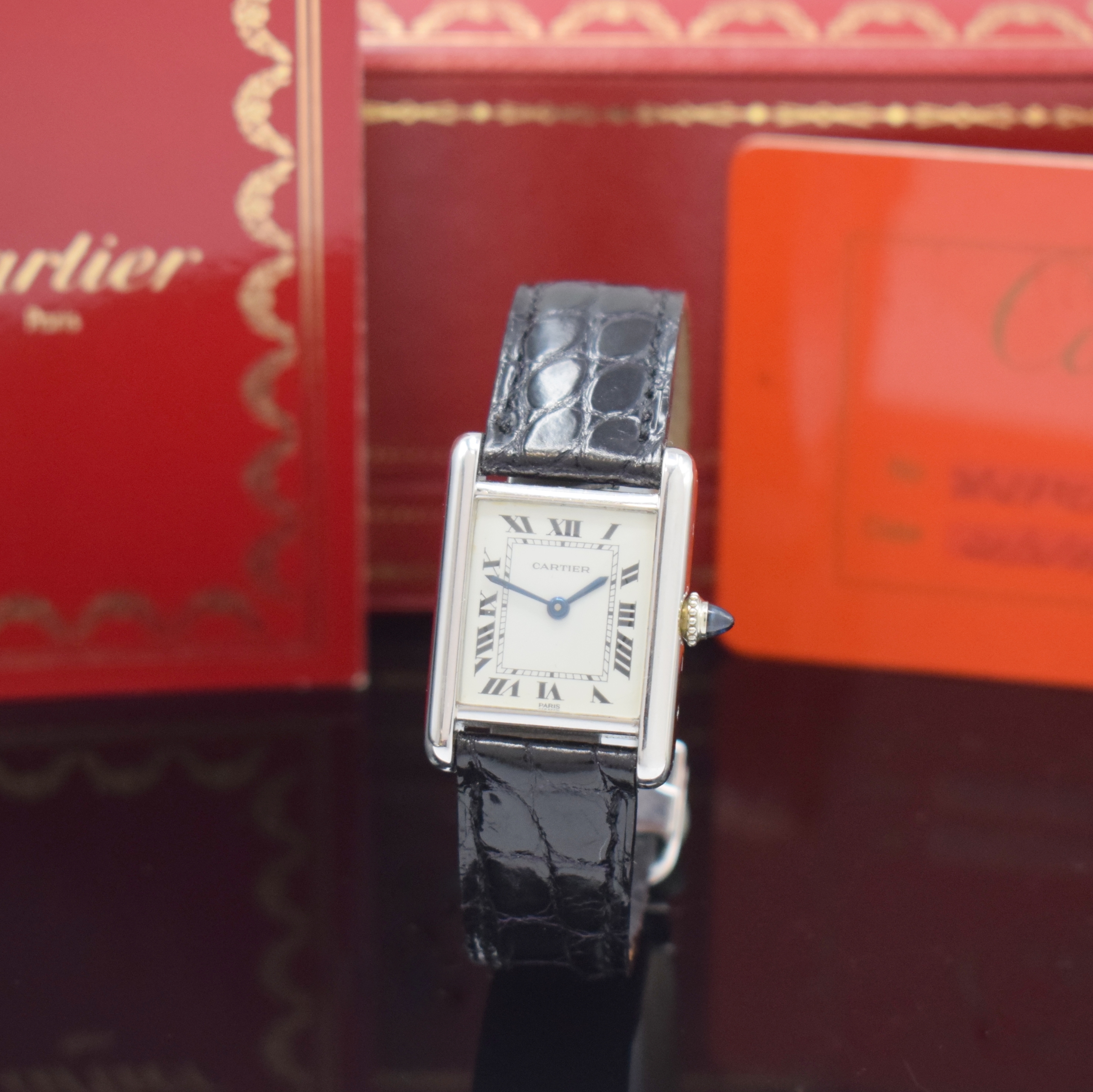 CARTIER Paris Tank Armbanduhr in WG 750/000, Schweiz verk. lt. beil. Garantie 03/1978, Handaufzug, Gehäuse seitlich 4-fach verschr., orig. Lederband ...