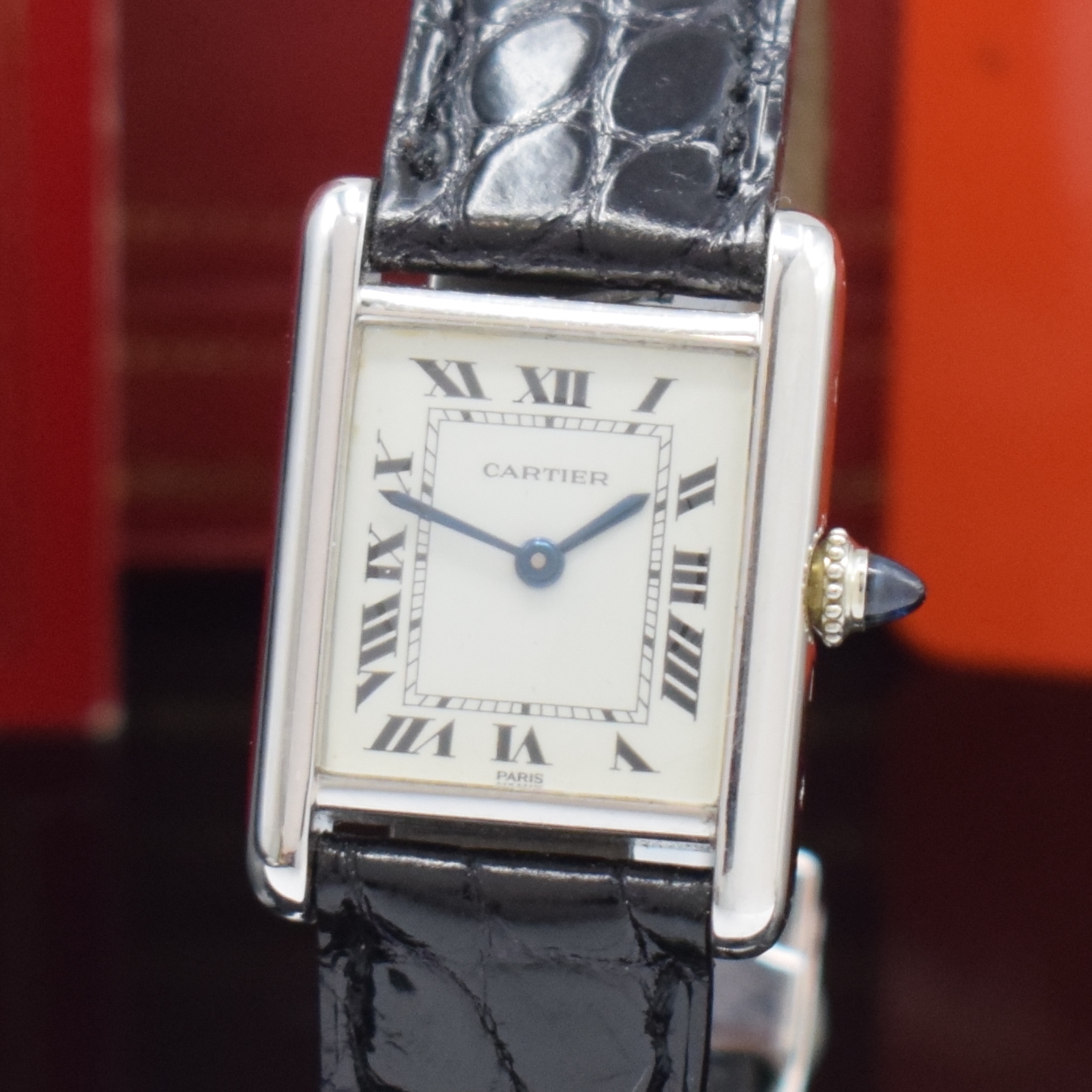 Detail a: CARTIER Paris Tank Armbanduhr in WG 750/000, Schweiz verk. lt. beil. Garantie 03/1978, Handaufzug, Gehäuse seitlich 4-fach verschr., orig. Lederband ...