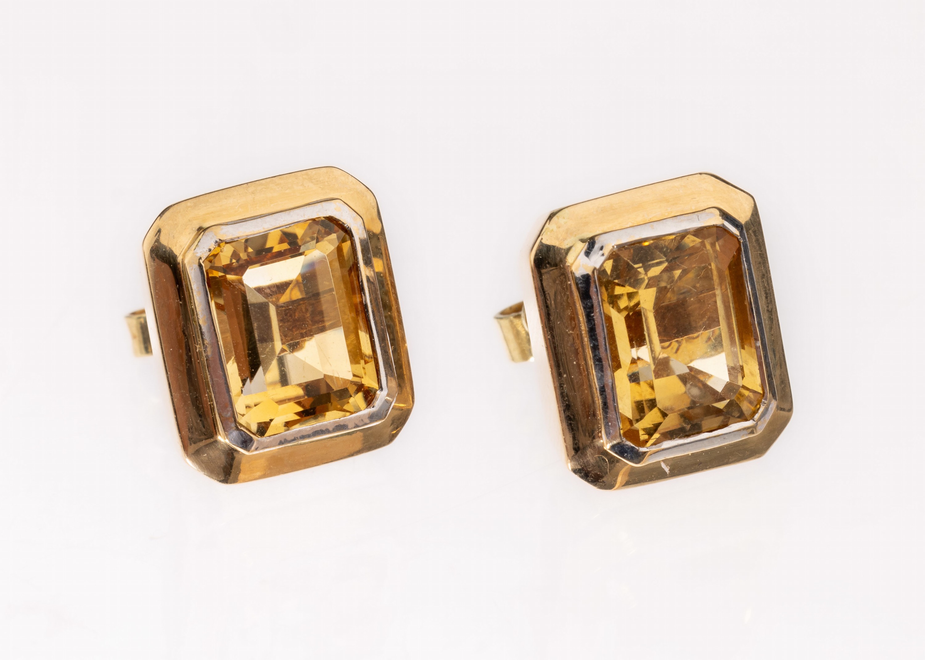Paar 14 kt Gold Citrin-Ohrstecker, 585/000,2 Citrine im Treppenschliff zus. ca. 4.00 ct, ca. 7.8 g