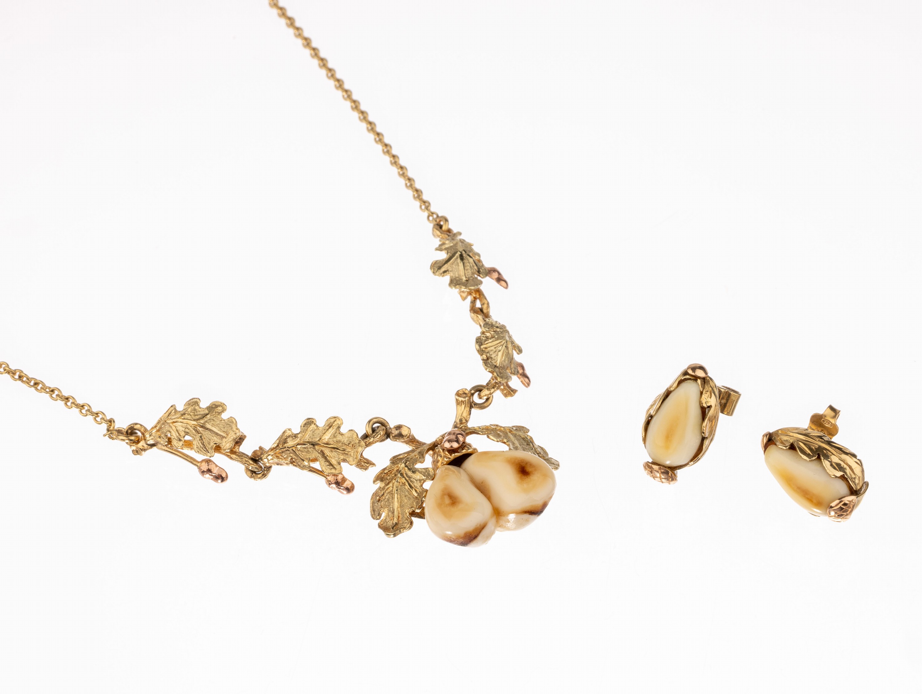 14 kt Gold Grandel-Schmuckset, GG/RG 585/000, best. aus: 1 Collier, L. ca. 43.5 cm,Federringschließe, und 1 Paar Ohrschrauben, Eichenlaubdekor, ca. ...