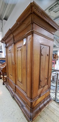26760745h - Classical cabinet, probably Hesse, around 1800, solid oak, doors and sides with multiple cushion fillings, front with pilaster columns, headboard and base simply cranked, cornice with dentil frieze, bottom part inside with 2 chest flaps, orig. Lock and original Brass fittings, 2 keys, approx. 204 x 215 x 88 cm, condition 2