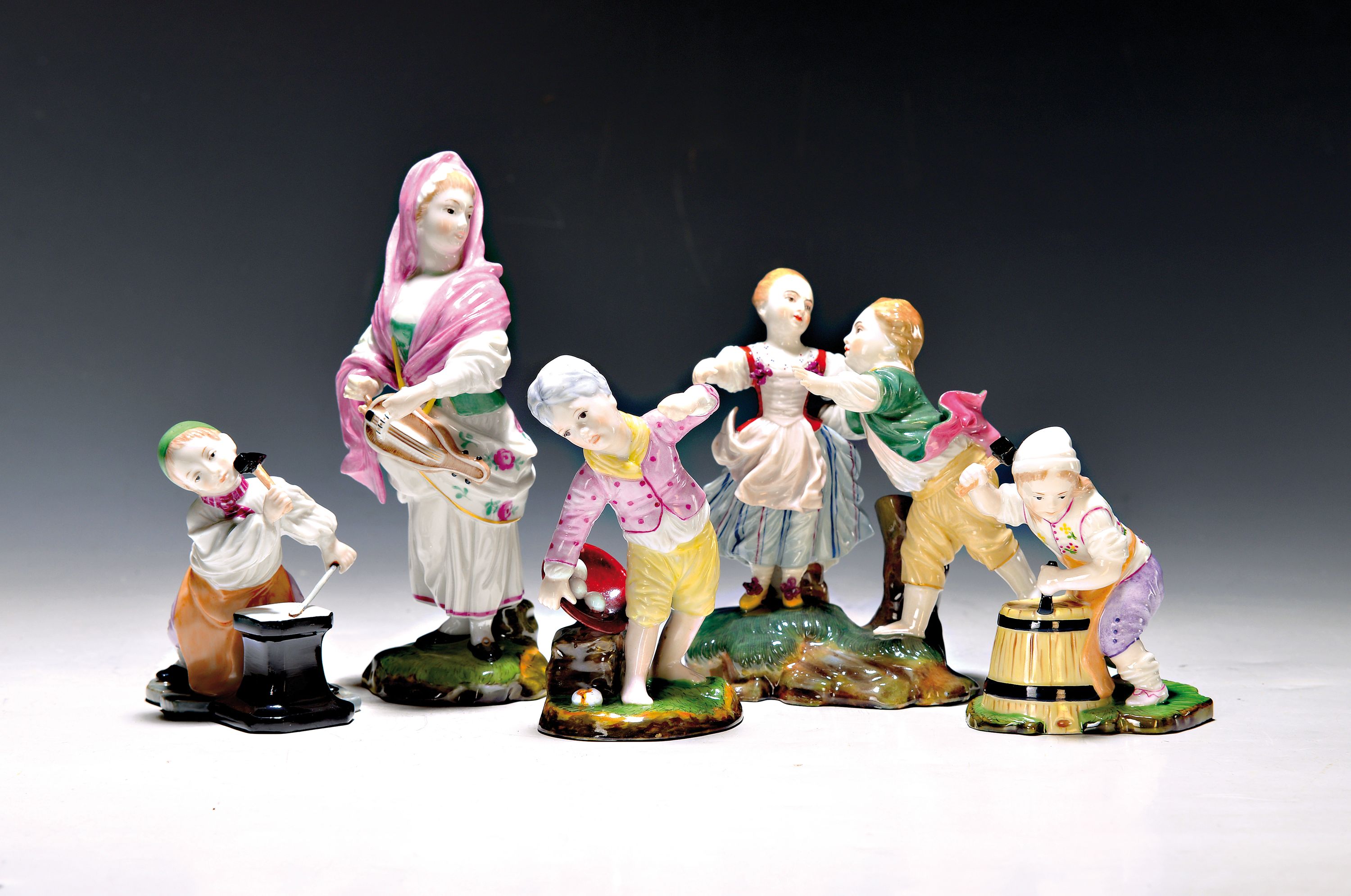 5 Porzellanfiguren, Höchst, Entwürfe, von J.P. Melchior, Schmied, Fassmacher, Eierdieb, Frau mit Leier, tanzendes Paar, alle handbemalt, ...