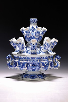 Image 26760805 - Large tulip vase/tulip vessel, Delft, based on a baroque model, faience, with stylized double handle in animal shape, lid with 14 openings, removable lid, approx. 34 cm, width 29 cm