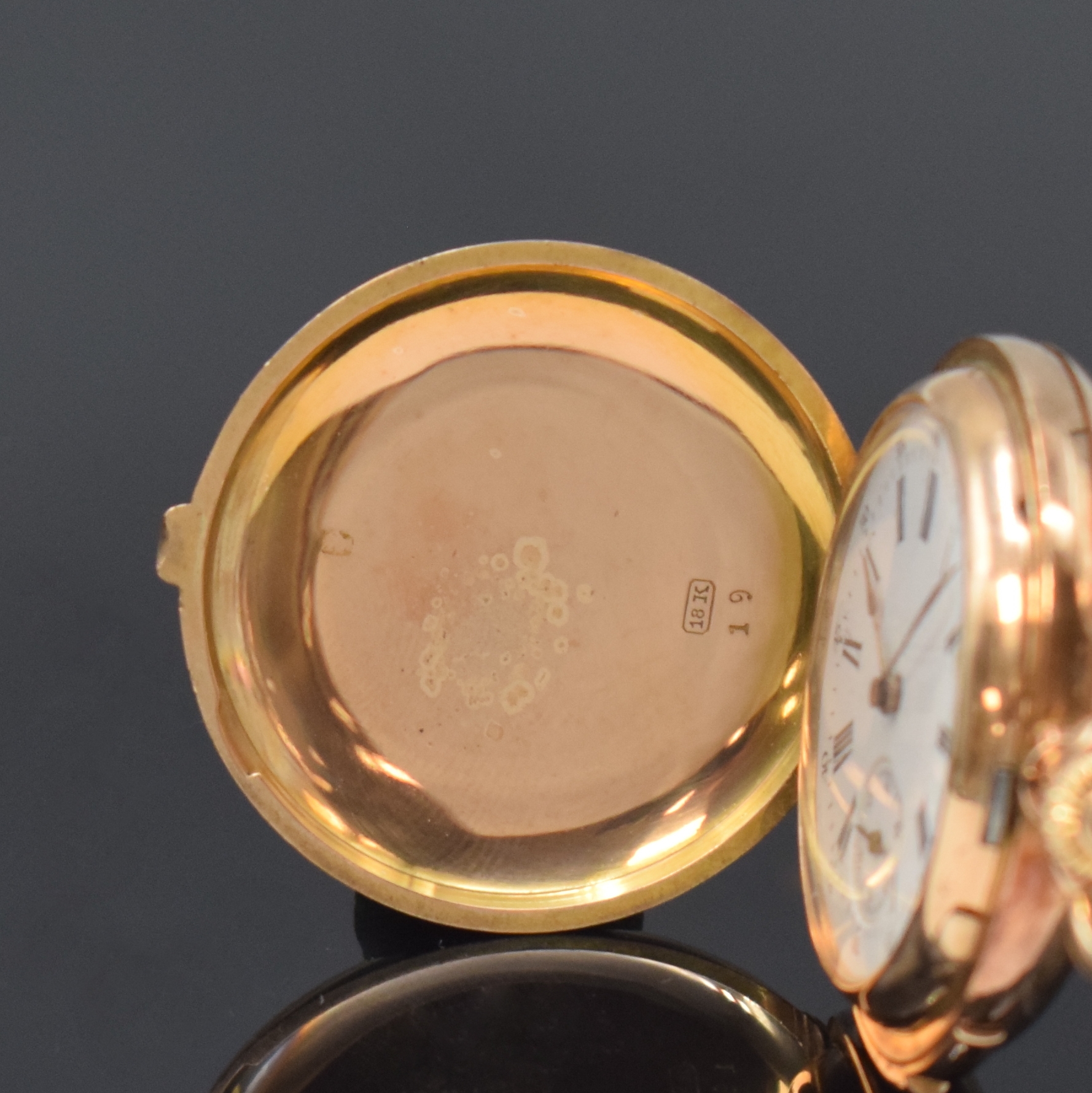 Detail a: Seltene Damensavonette mit 1/4 Std.- Repetition in RG 750/000, Schweiz um 1900, glattes 3-Deckel Goldgeh. m. a-Goutte- Schlüssen, 2 tlg. ...