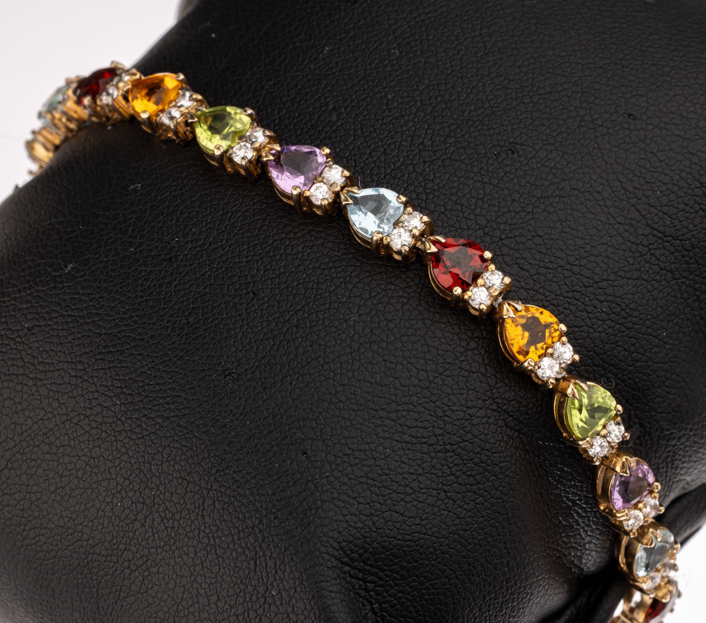Farbstein-Armband, 925er Silber verg., 23 facett. Farbsteinherzen, u.a. Granat, Amethyst, Peridot und Citrin zus. ca. 12.0 ct, 46 rundfacett. ...