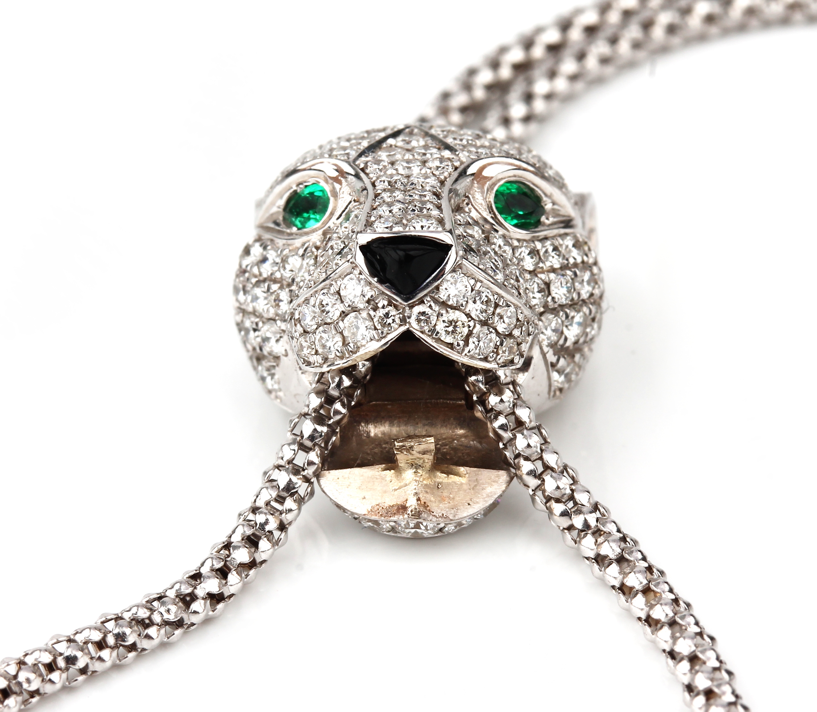Detail d: 18 kt Gold PANTHERE DE CARTIER Brillant- Smaragd-Collier, WG 750/000, plastischer Pantherkopf, Brillanten zus. ca. 2.40 ct feines Weiß-Weiß/vs, ...