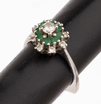 Image 26761253 - 18 kt gold brilliant-emerald-ring