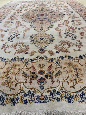 26761257c - Kashan old, Persia, around 1950, wool on cotton, approx. 403 x 270 cm, condition: 3. Rugs, Carpets & Flatweaves