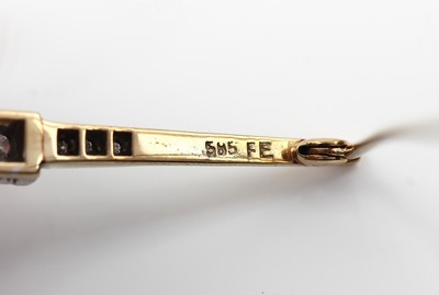 26761258a - 14 kt gold diamond-brooch, 1930s-40s
