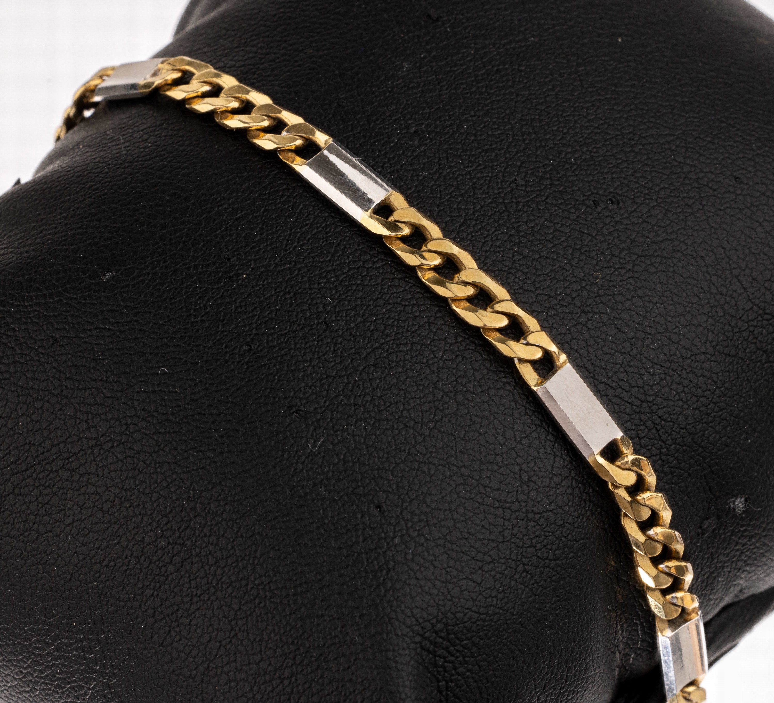 14 kt Gold Armband, GG/WG 585/000, ca. 11.4g, L. ca. 21 cm, Karabinerschließe