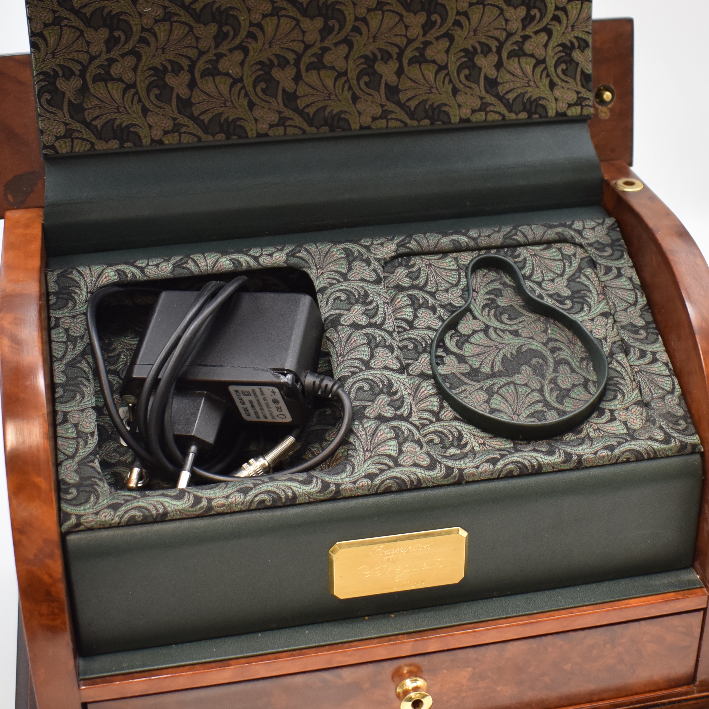 Detail g: BREGUET Uhrenkasten mit integriertem Beweger Souscription No. 34, Wurzelholz, über Hebel zu öffnen, 1 Schublade, integrierter automatischer Aufzug, ...