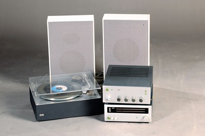 Image 26761550 - Braun Stereo-Anlage: Plattenspieler PS 410, mit Rundfunkempfangsteil, Verstärker und einem Paar Lautsprecher, Bj. 1967/68