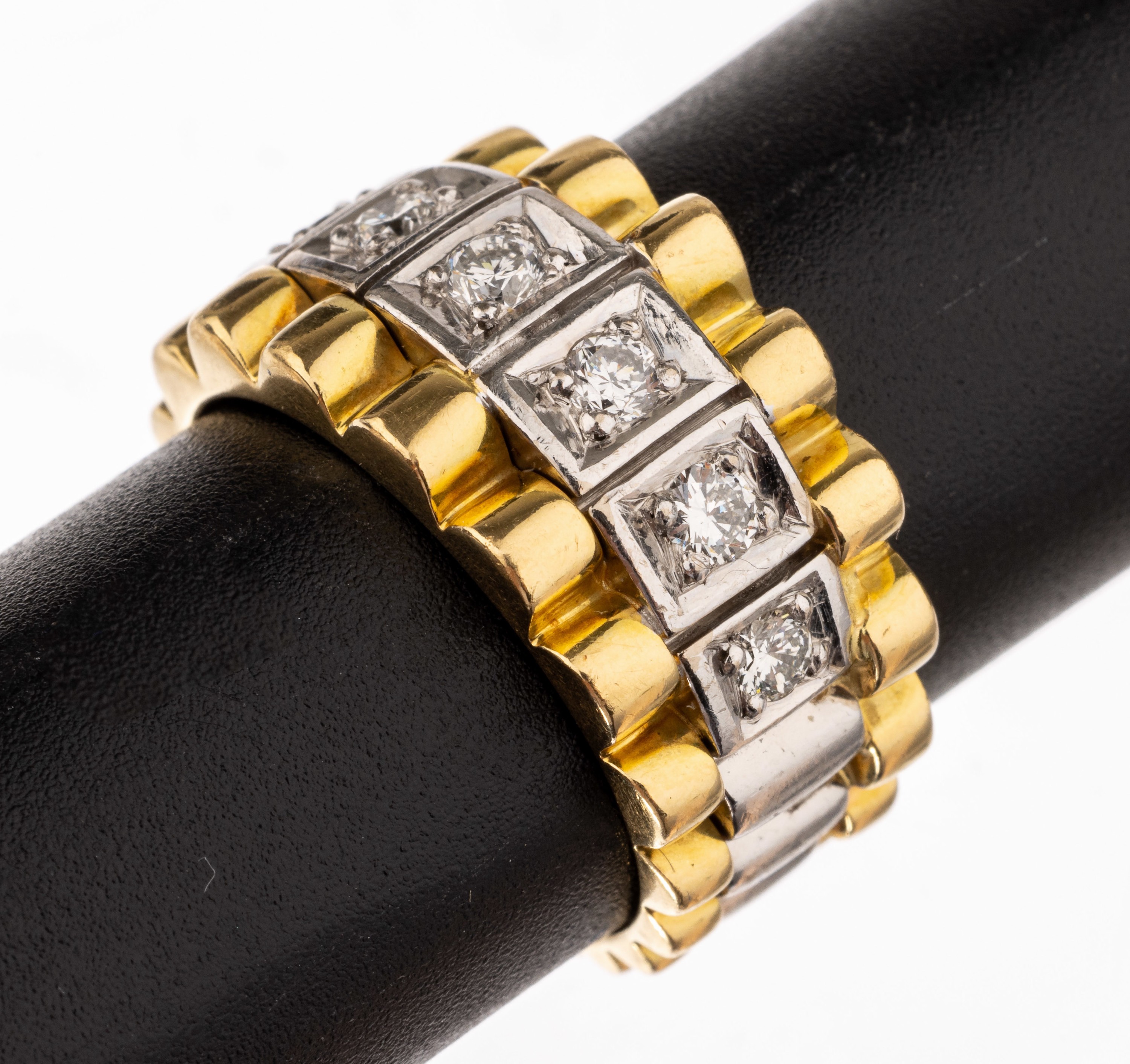 18 kt Gold Brillant-Ring, GG/WG 750/000, 7 in WG gefasste Brillanten zus. ca. 0.45 ct feines Weiß-Weiß/vs-si, RW 58, ca. 15.5 g