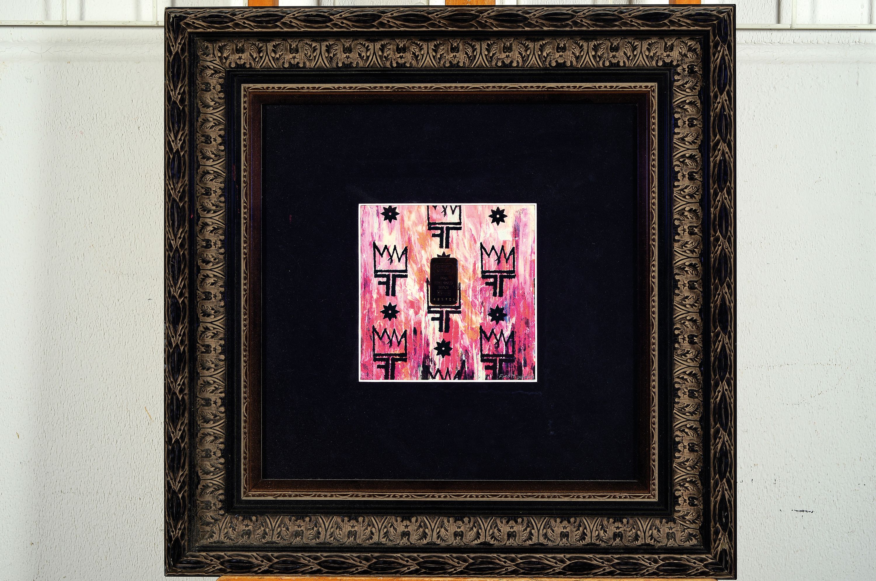 Detail k: Fred Tiger, geb. 1976, lebt und arbeitet in Berlin, The New Gold Standard, Giclee-Druck mit eingelassenem 50g Goldbarren, rechts unten signiert und ...