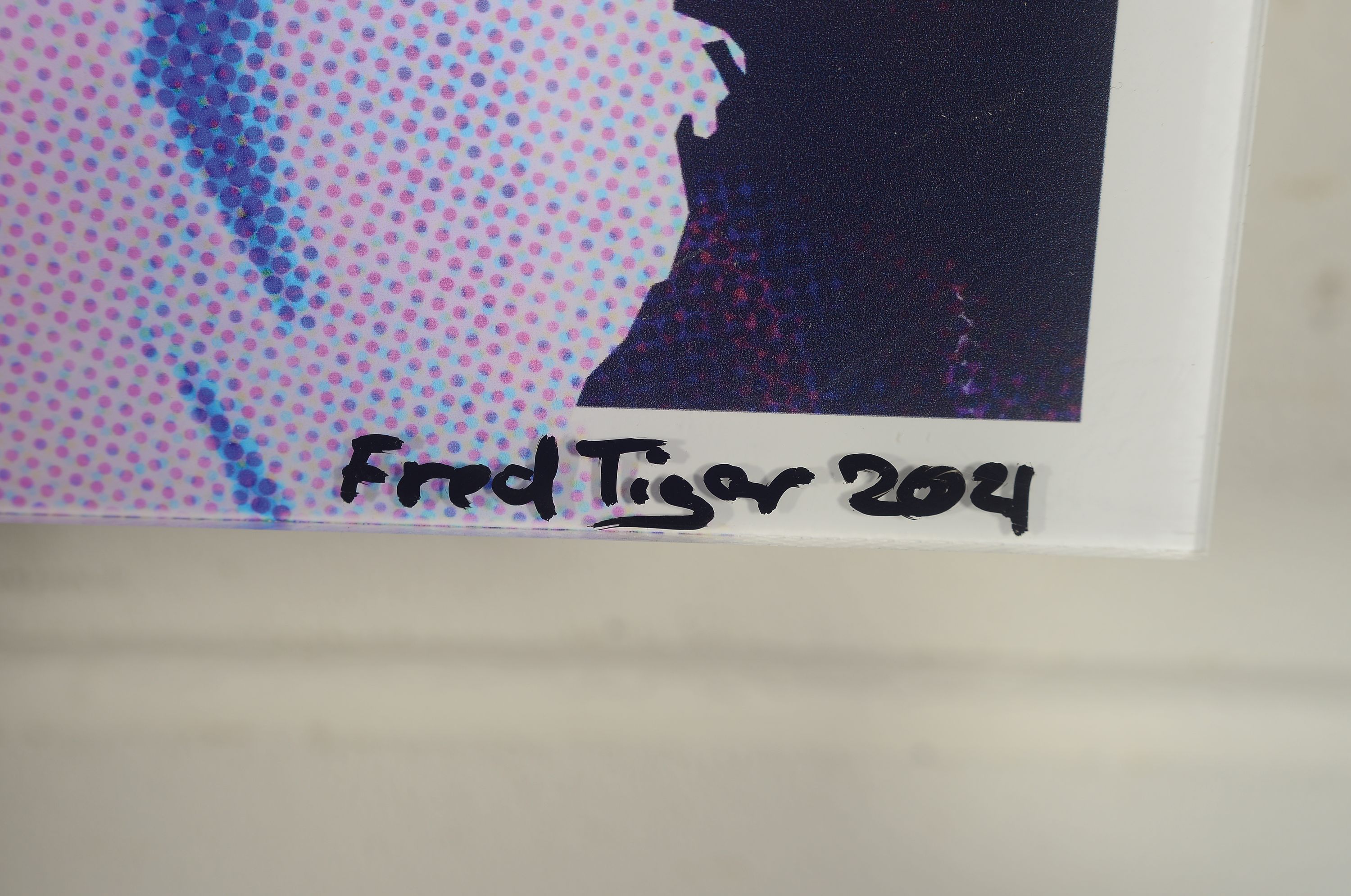 Detail l: Fred Tiger, geb. 1976, lebt und arbeitet in Berlin, Ohne Titel, Giclee-Druck auf Plexiglas, rechts unten signiert und dat. 2021, ca. 100x100cm