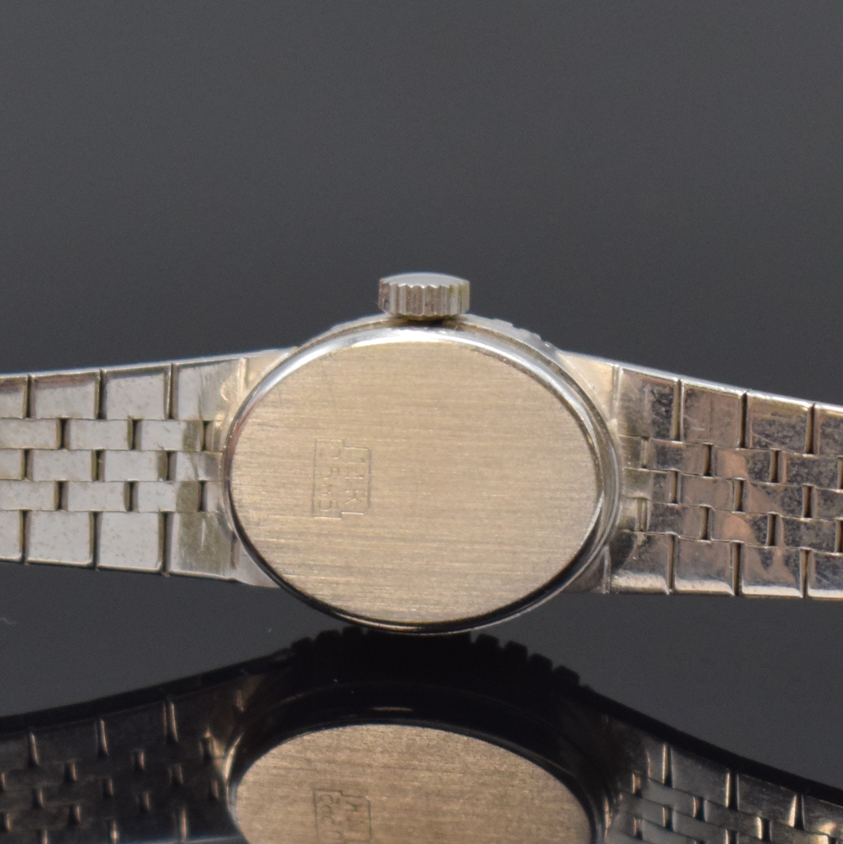 Detail c: ANKER Damenarmbanduhr in WG 585/000 mit Diamanten, Schweiz um 1970, Handaufzug, Boden aufgedr., Lünette aufw. m. Diamanten bes., silb. Zifferbl. m. ...